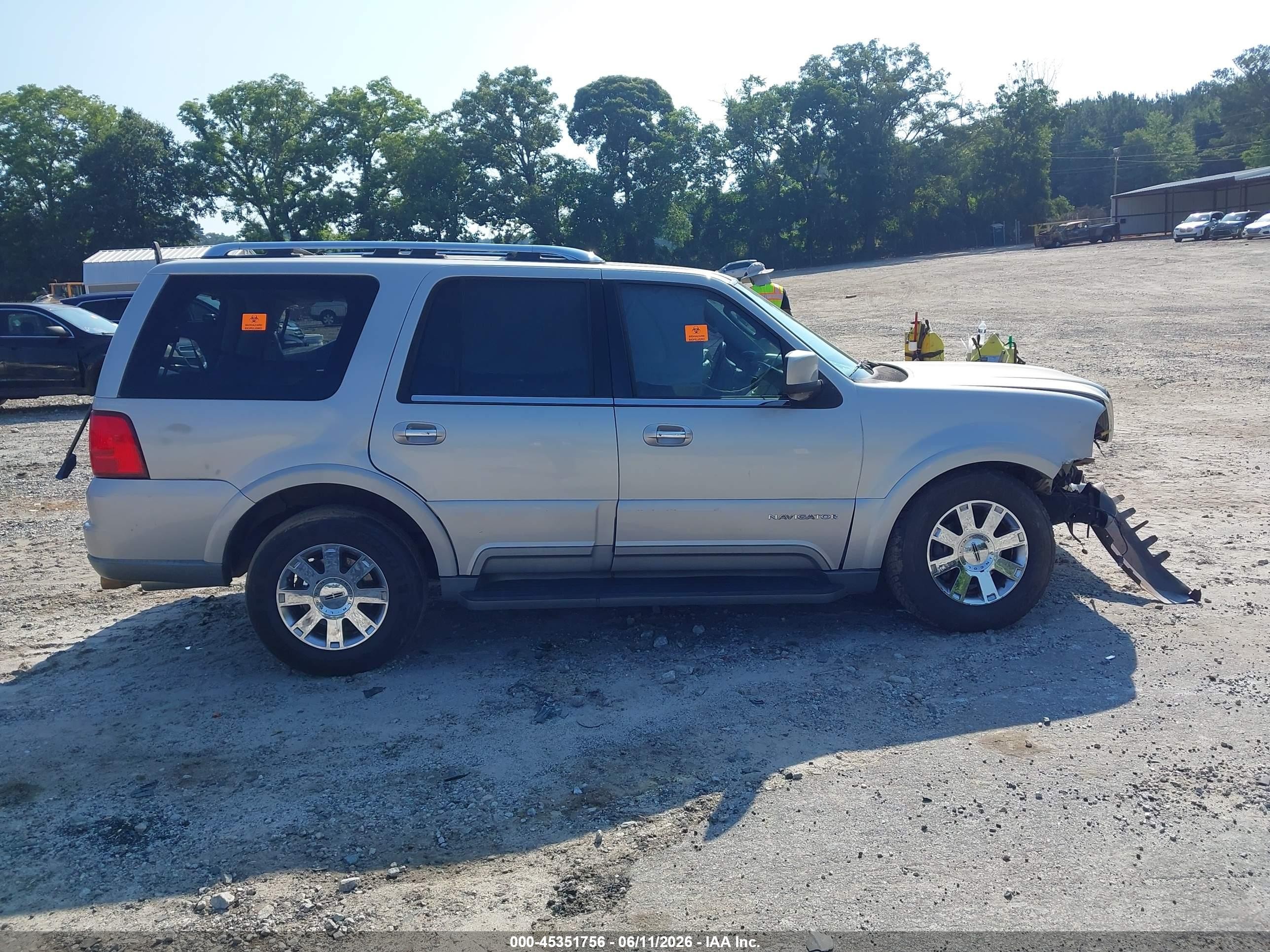 2004 Lincoln Navigator   Silver vin: 5LMFU27R74LJ36461