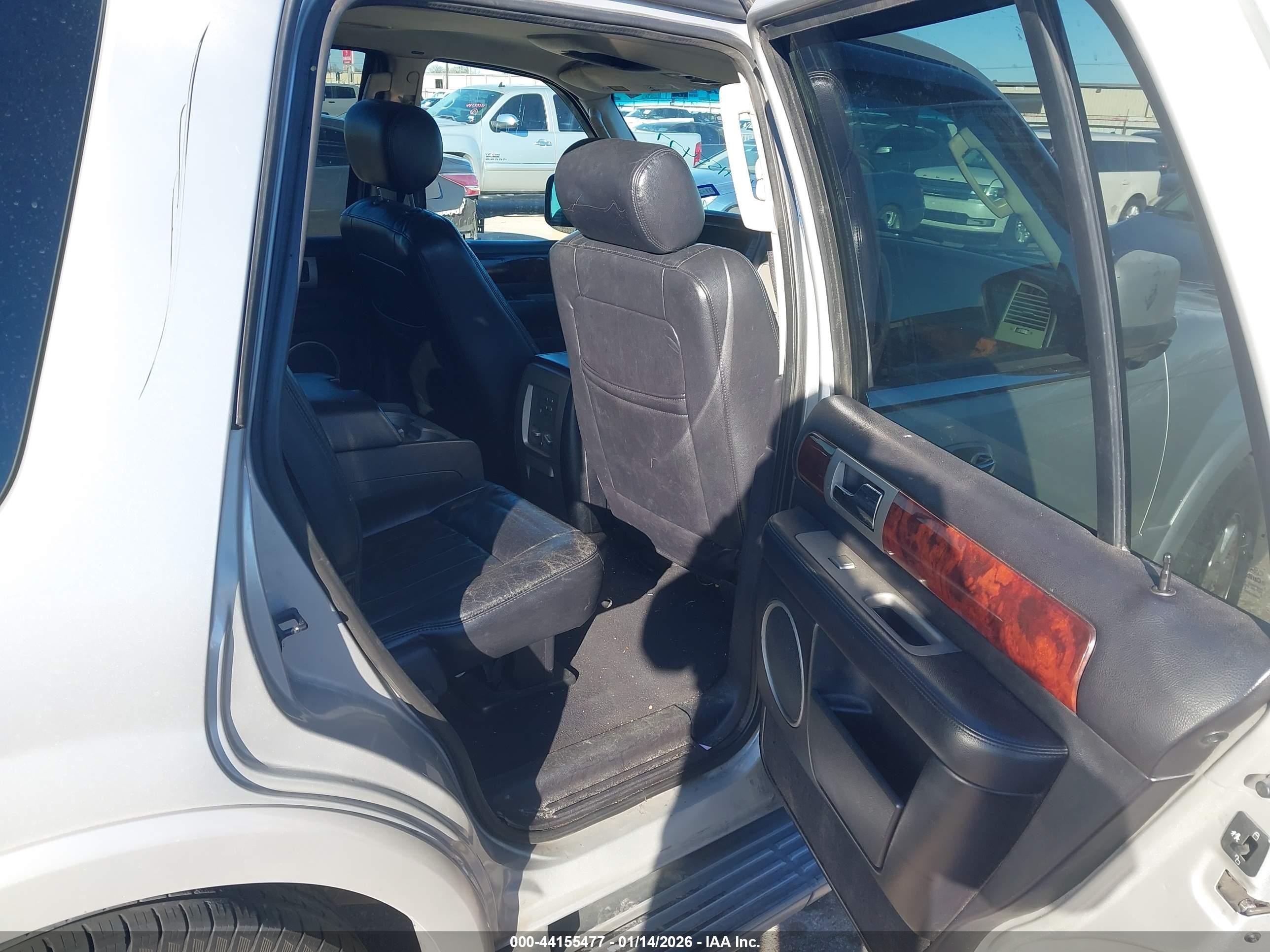 2003 Lincoln Navigator   Silver vin: 5LMFU27R83LJ45216