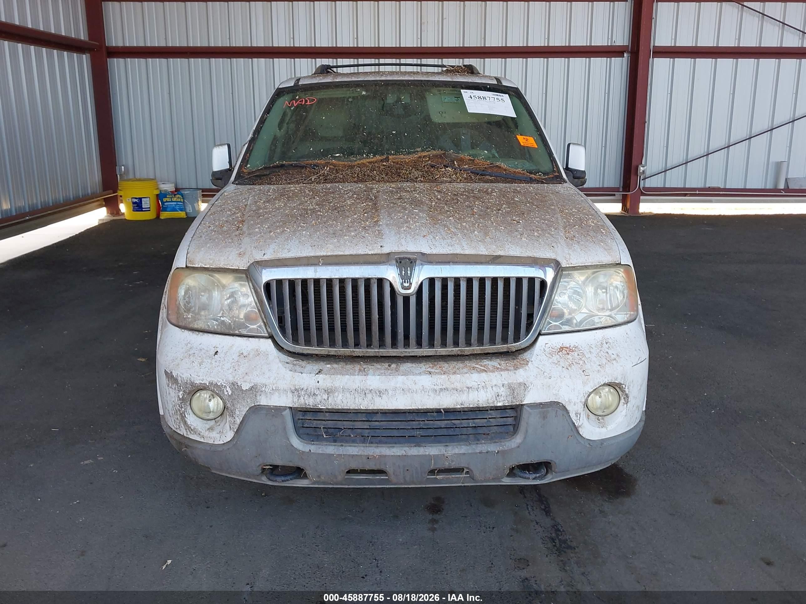 2004 Lincoln Navigator   White vin: 5LMFU27R84LJ31608