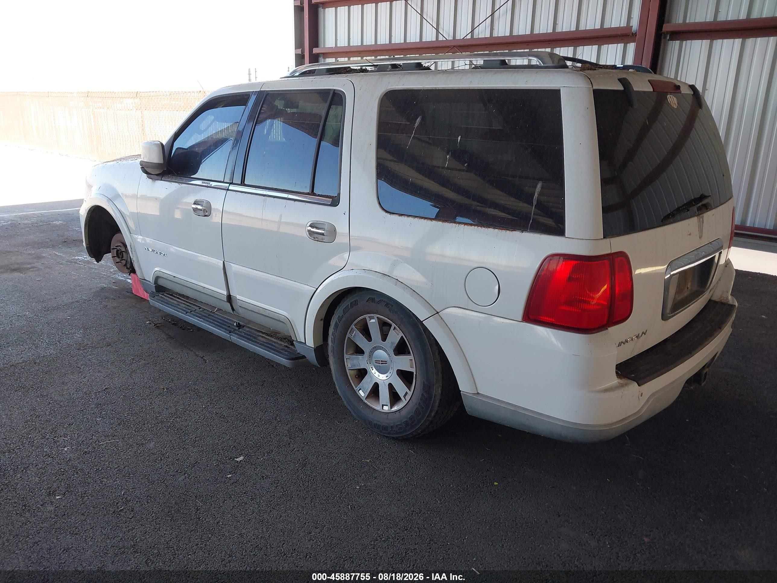 2004 Lincoln Navigator   White vin: 5LMFU27R84LJ31608