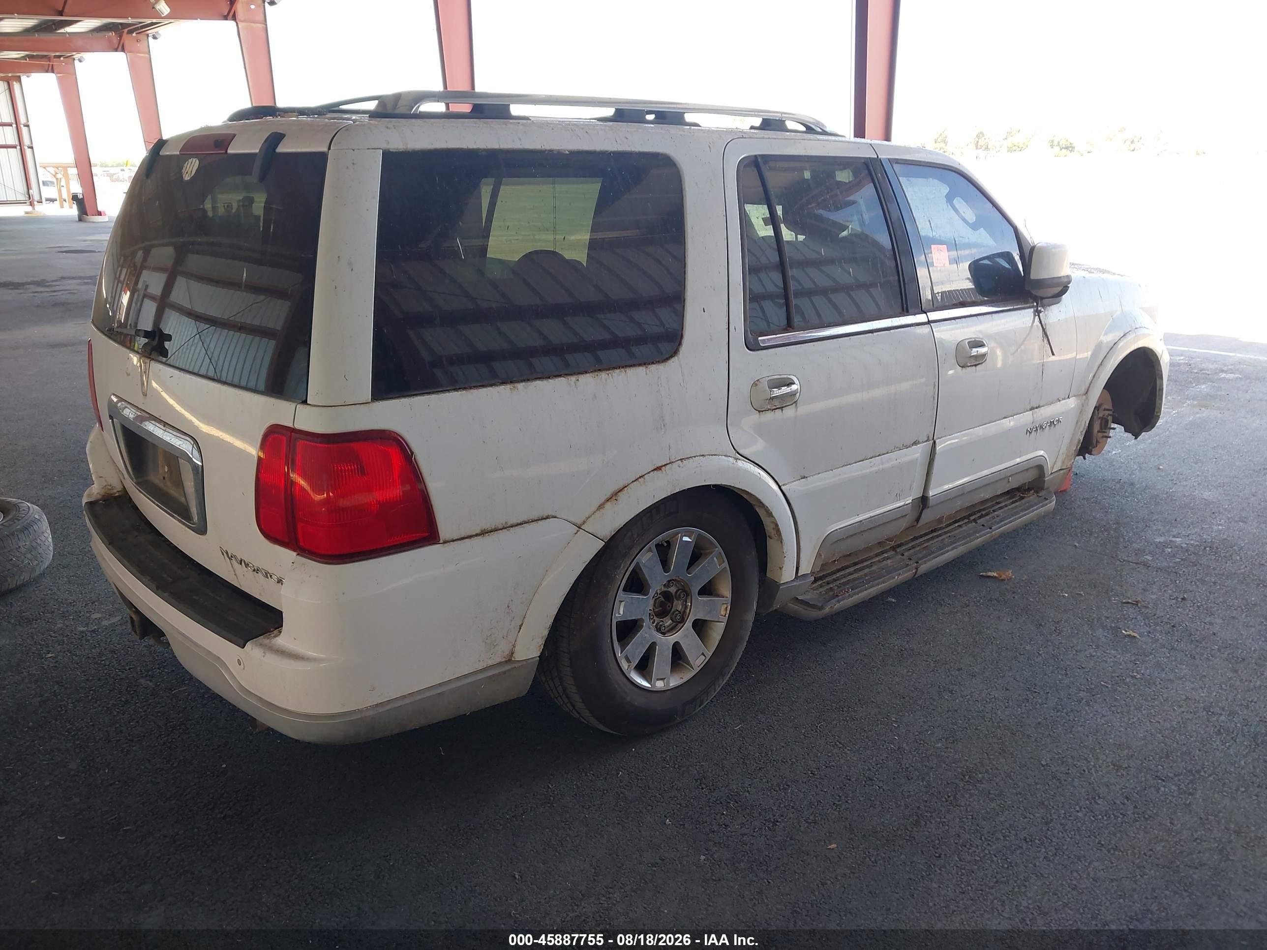 2004 Lincoln Navigator   White vin: 5LMFU27R84LJ31608