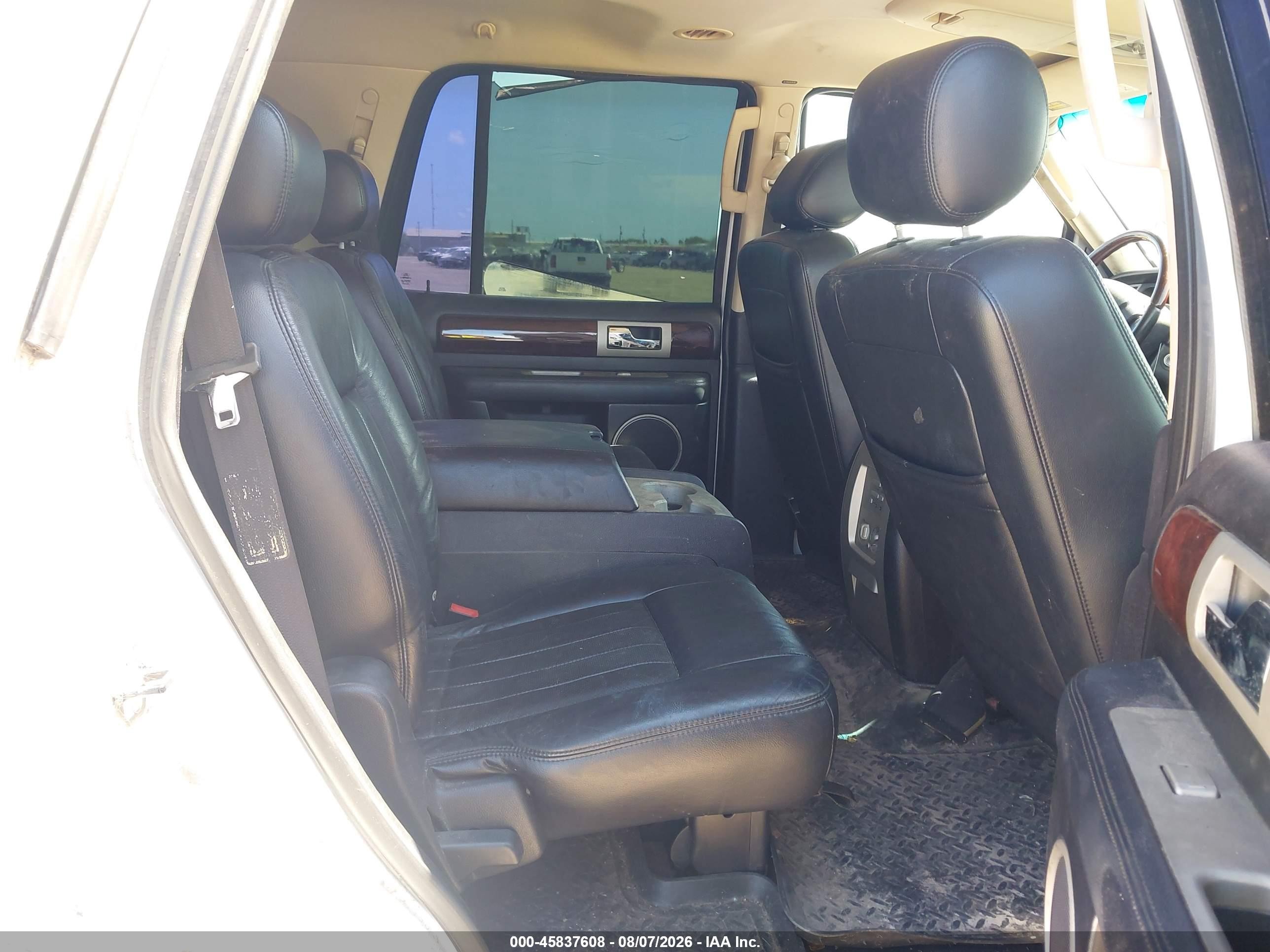 2003 Lincoln Navigator White vin: 5LMFU27R93LJ26271