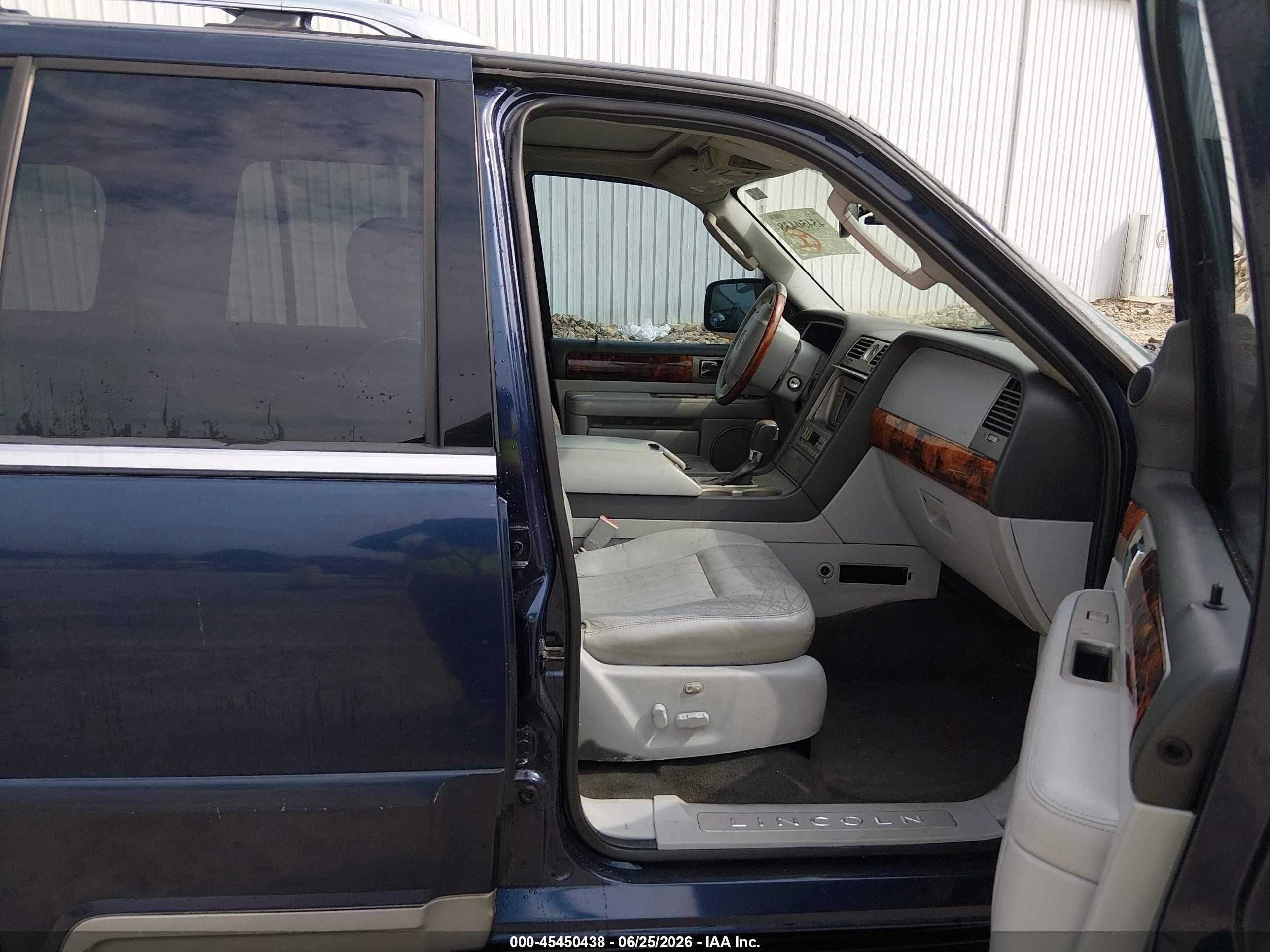 2004 Lincoln Navigator   Dark Blue vin: 5LMFU27R94LJ10525