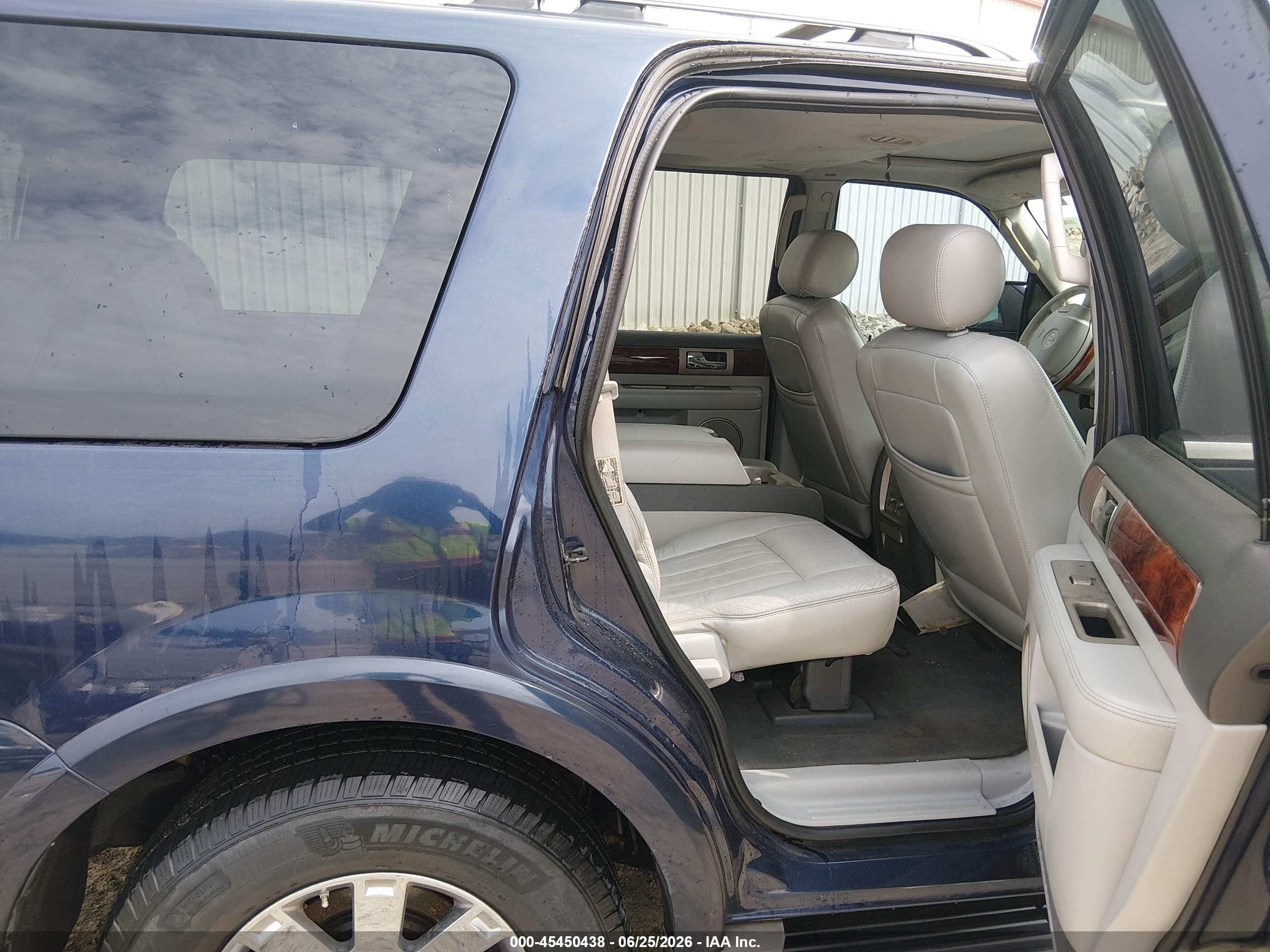 2004 Lincoln Navigator   Dark Blue vin: 5LMFU27R94LJ10525