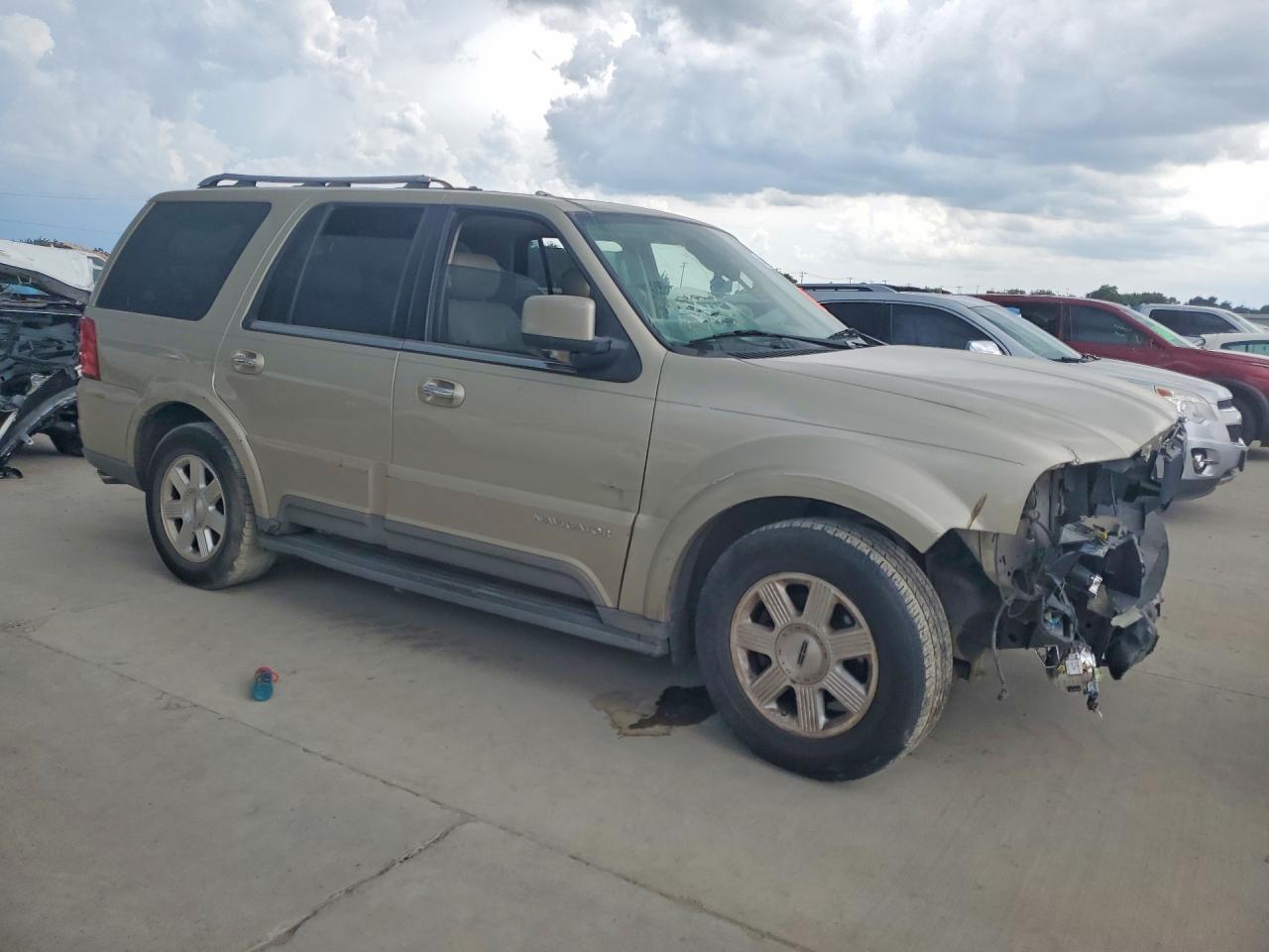 2004 Lincoln Navigator Gold vin: 5LMFU27R94LJ16700