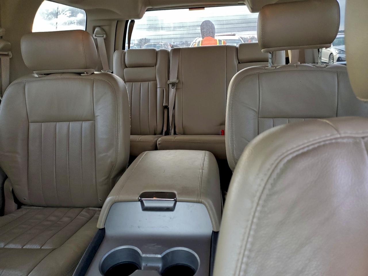 2005 Lincoln Navigator Бежевый vin: 5LMFU28505LJ07798