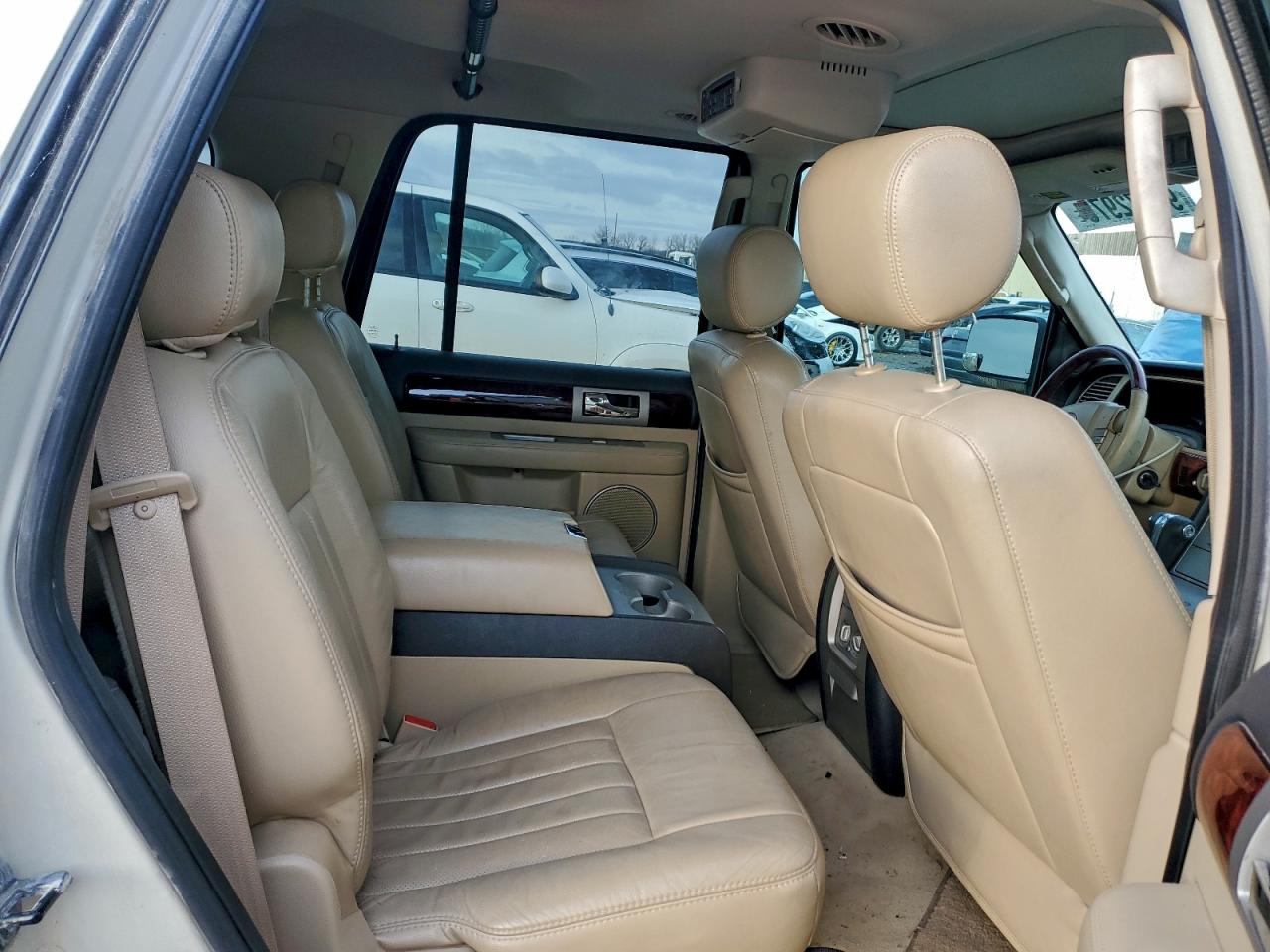2005 Lincoln Navigator Бежевый vin: 5LMFU28505LJ07798