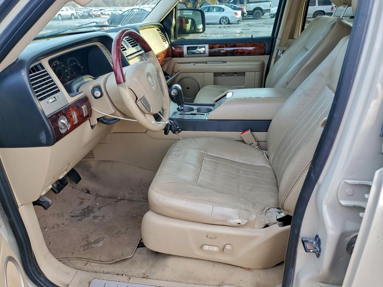 2005 Lincoln Navigator Бежевый vin: 5LMFU28505LJ07798