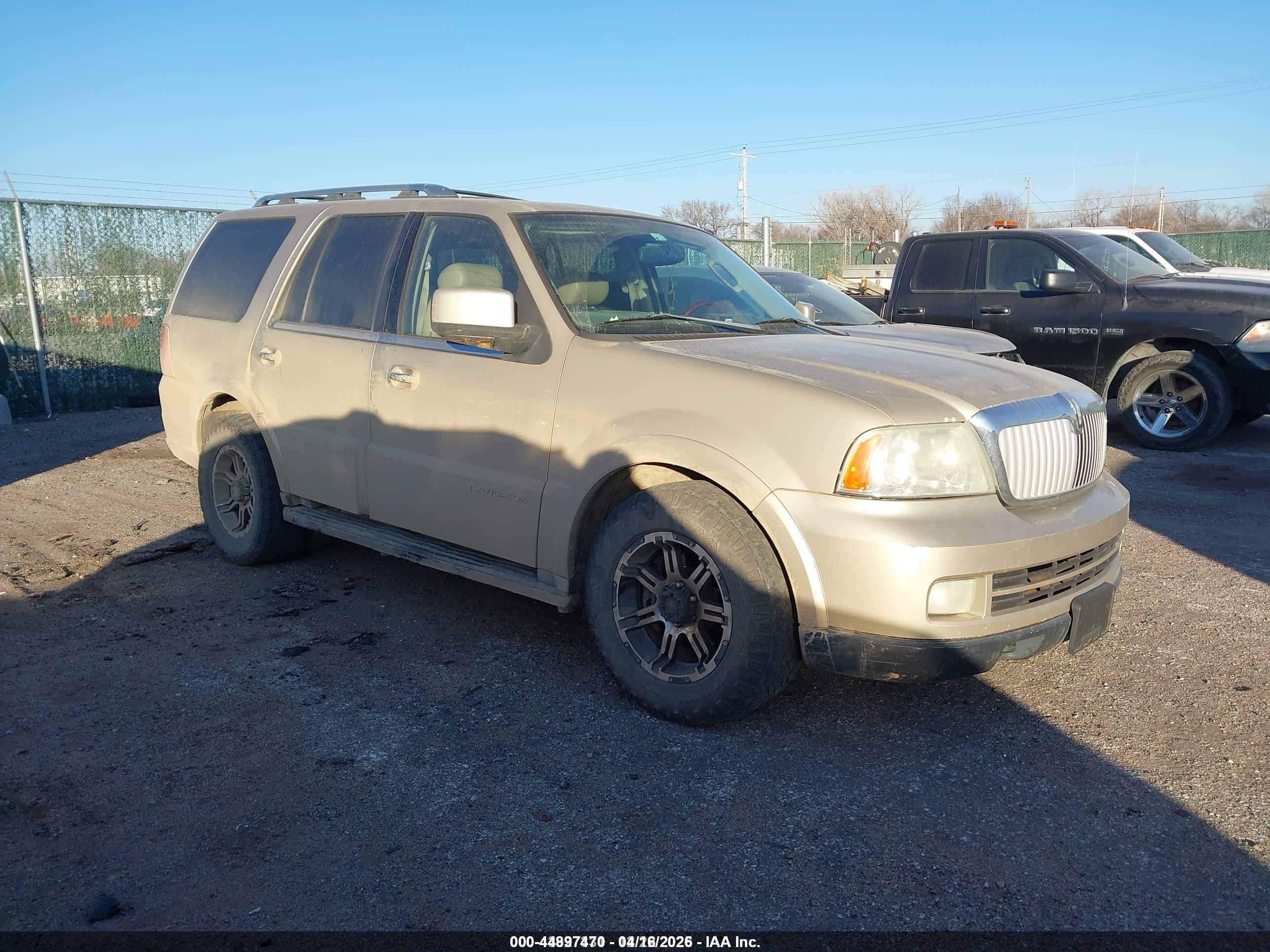 2005 Lincoln Navigator   Tan vin: 5LMFU28505LJ11060