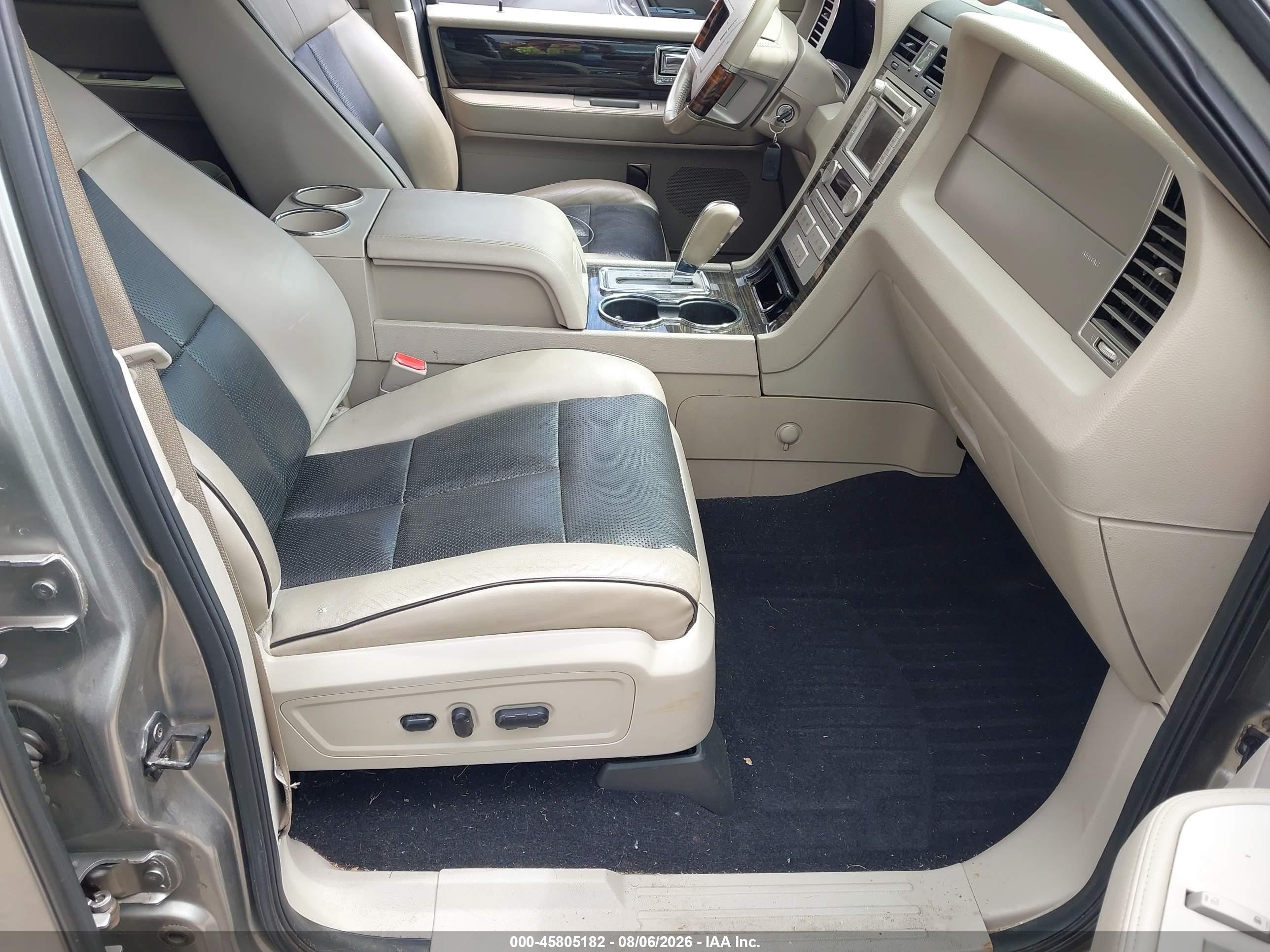 2008 Lincoln Navigator   Желто-коричневый vin: 5LMFU28508LJ21690