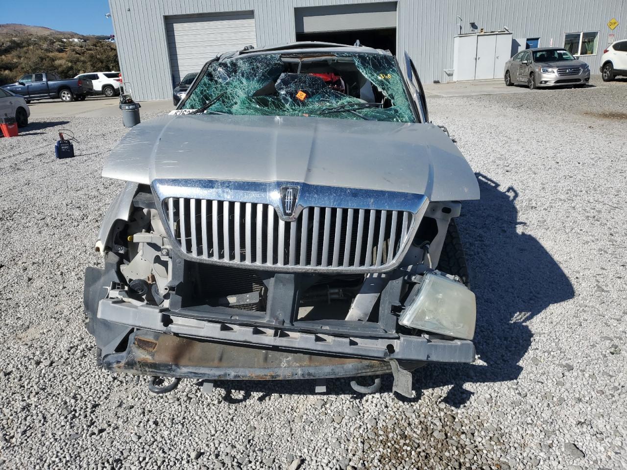 2005 Lincoln Navigator Silver vin: 5LMFU28515LJ09835