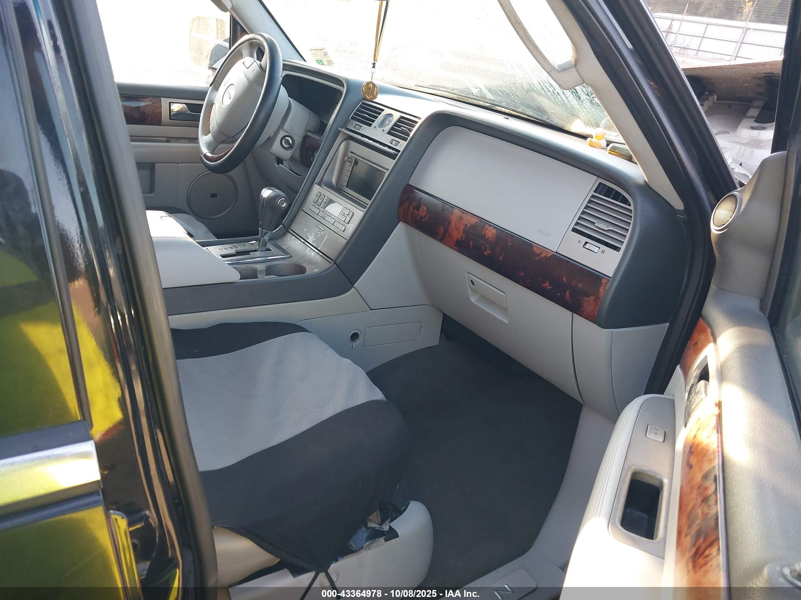 2005 Lincoln Navigator   Black vin: 5LMFU28515LJ12511
