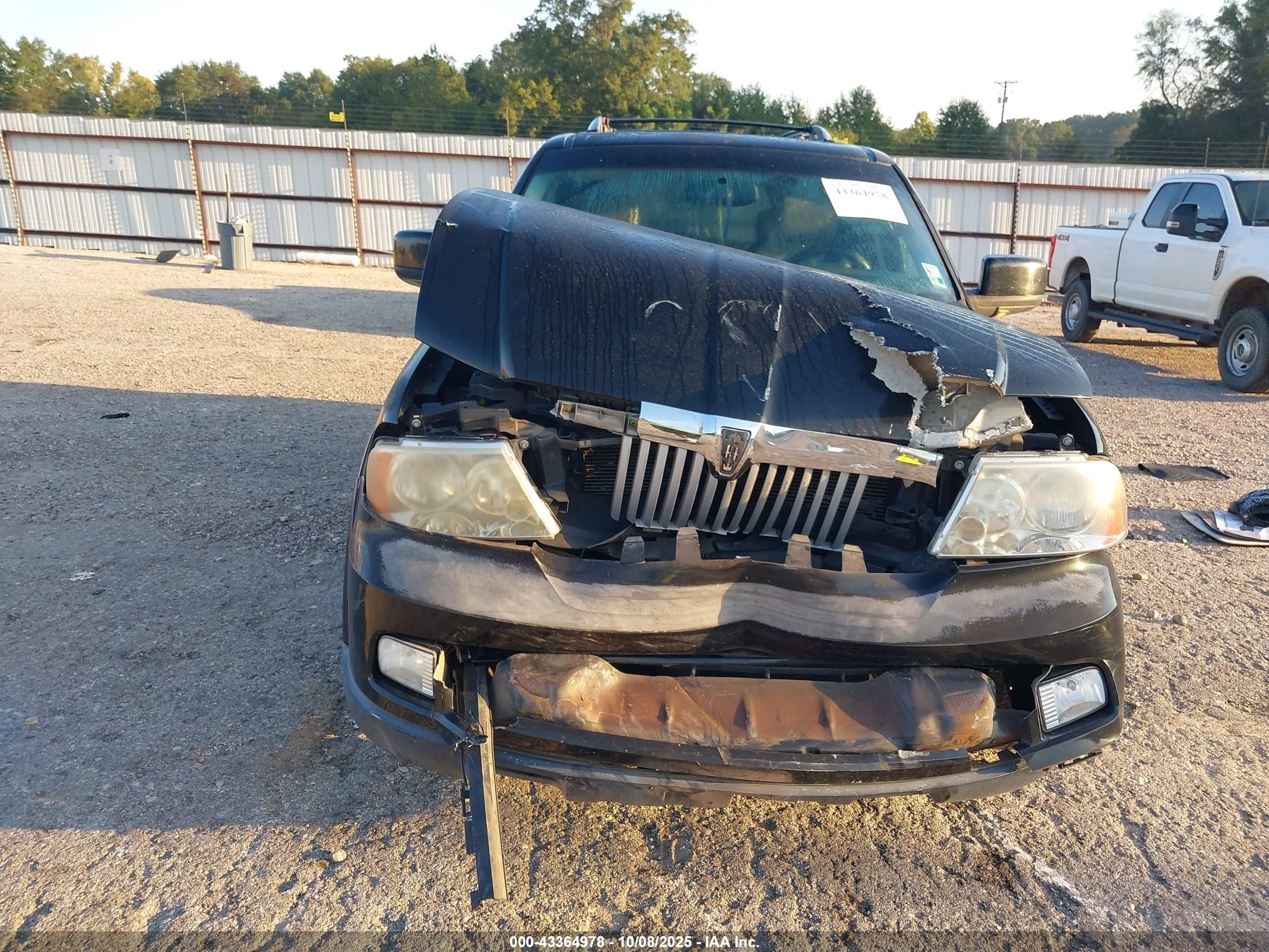 2005 Lincoln Navigator   Black vin: 5LMFU28515LJ12511