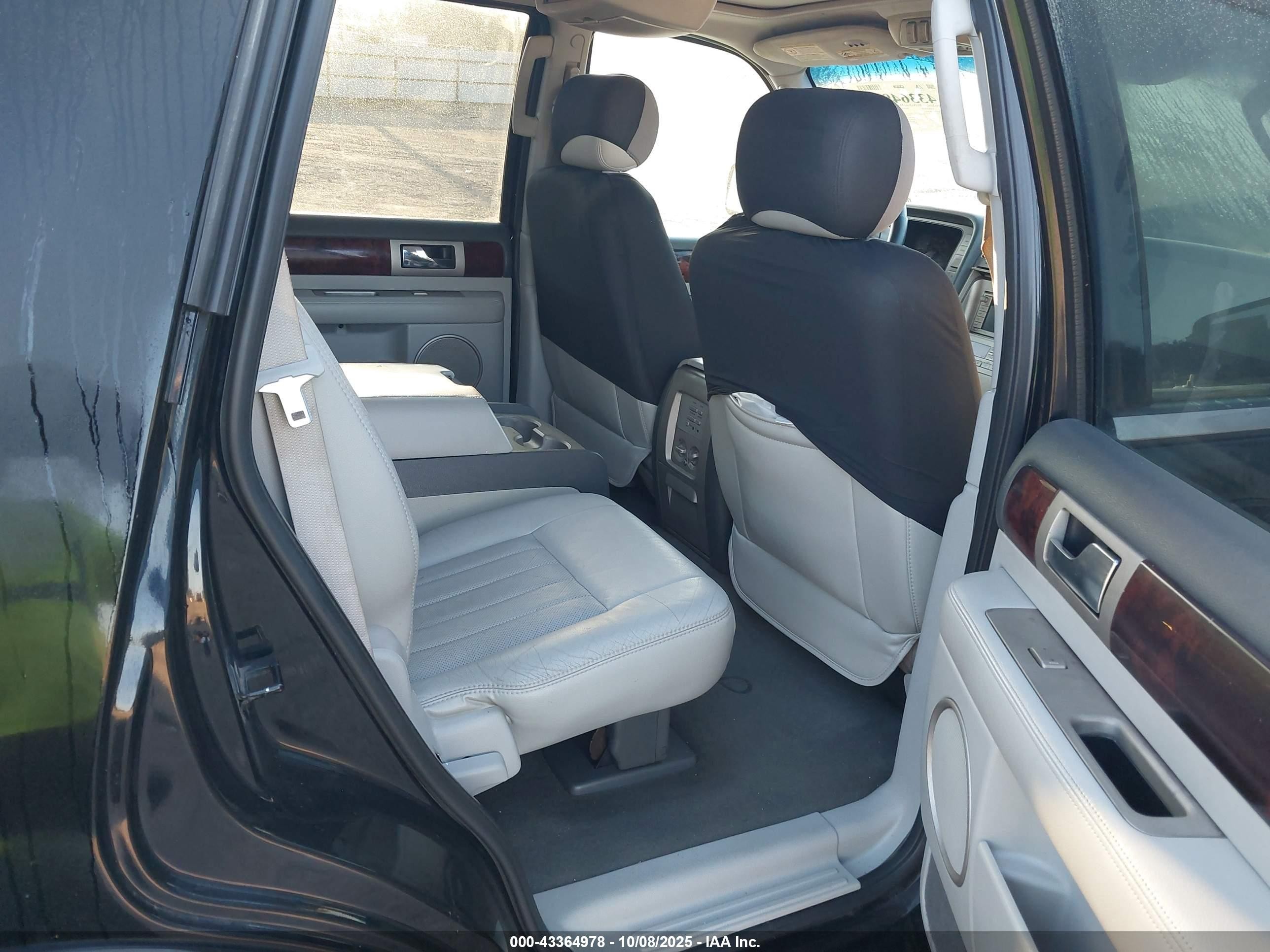 2005 Lincoln Navigator   Black vin: 5LMFU28515LJ12511