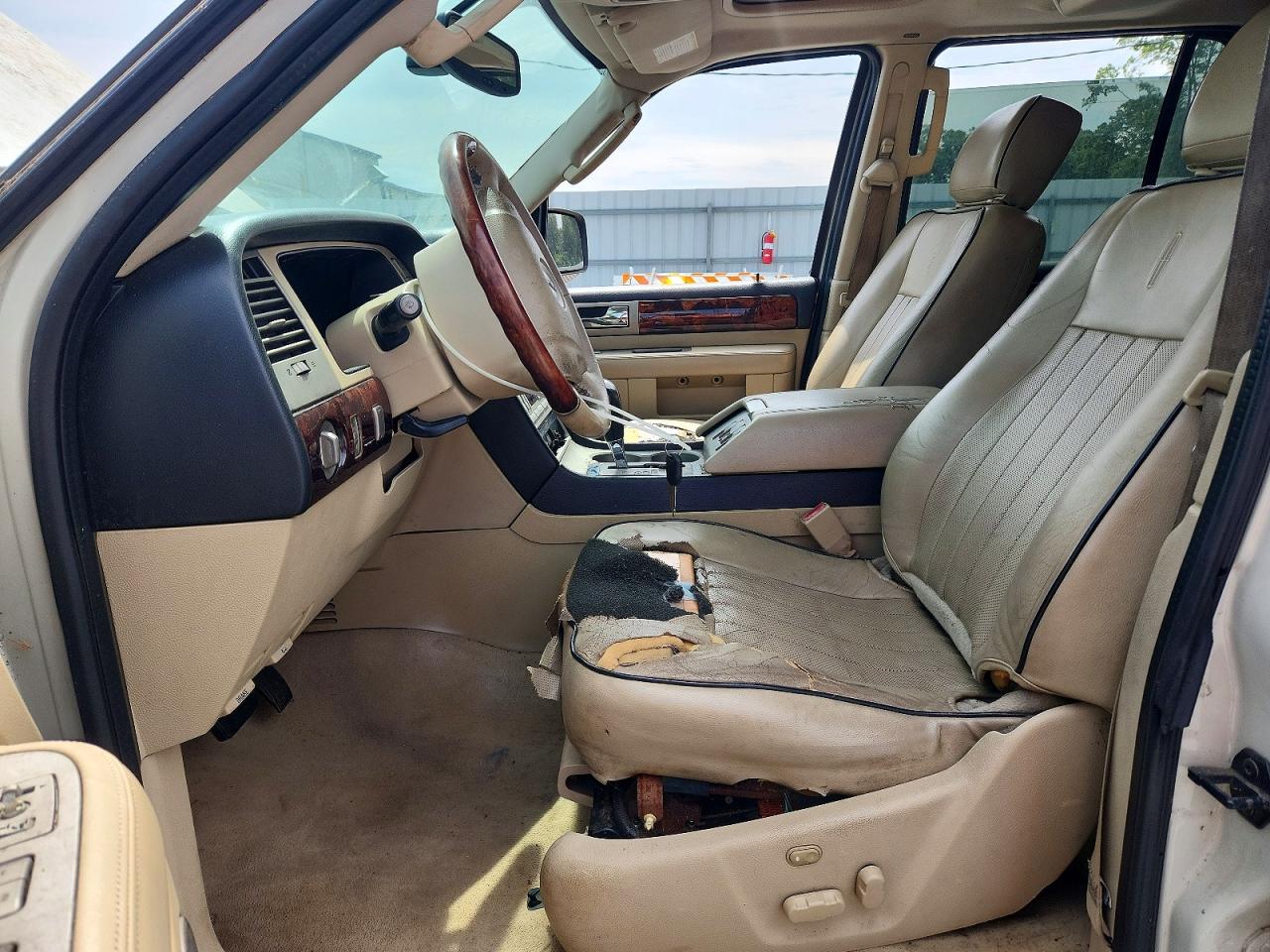 2005 Lincoln Navigator Кремовый vin: 5LMFU28515LJ14761