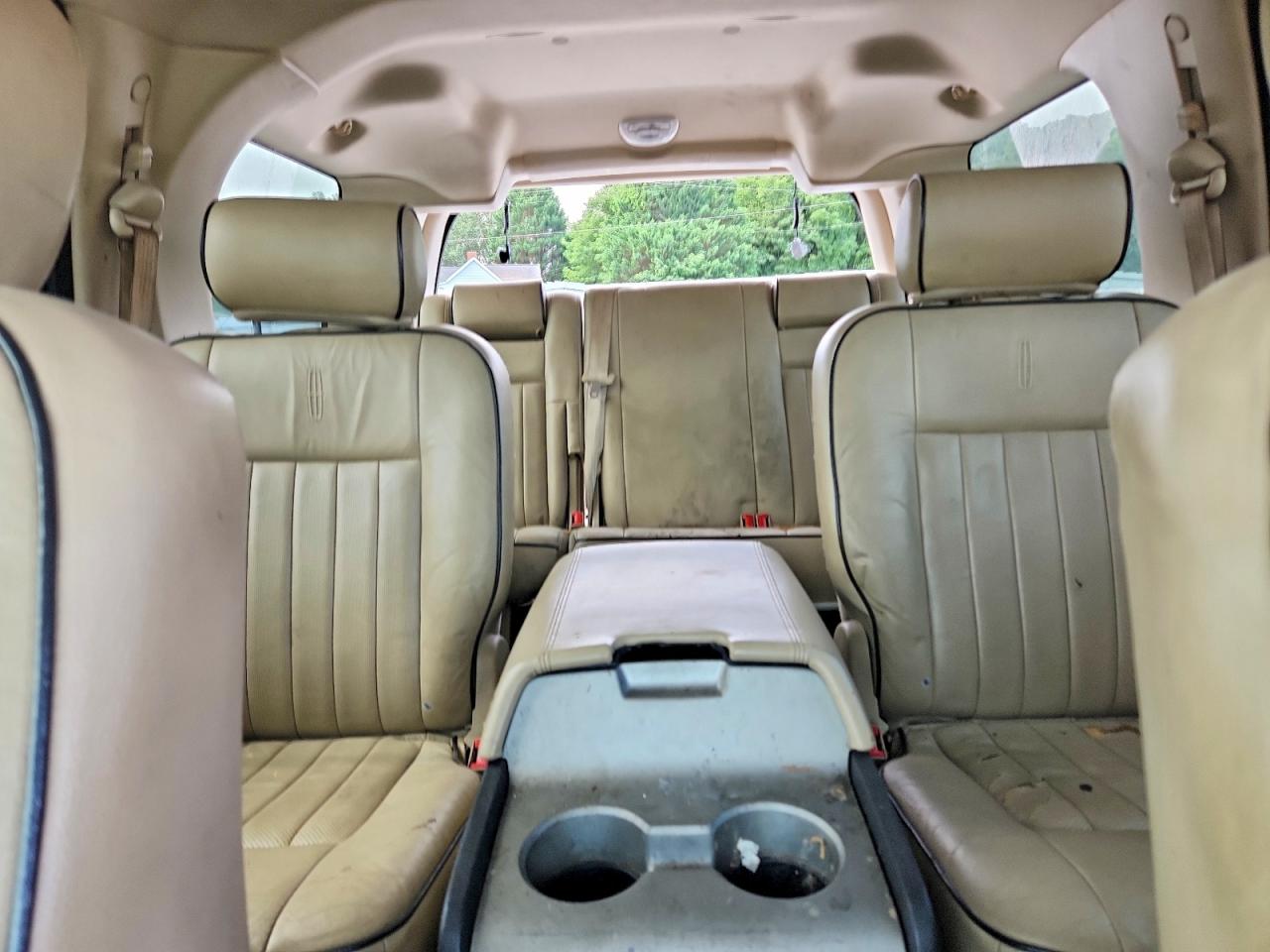 2005 Lincoln Navigator Кремовый vin: 5LMFU28515LJ14761