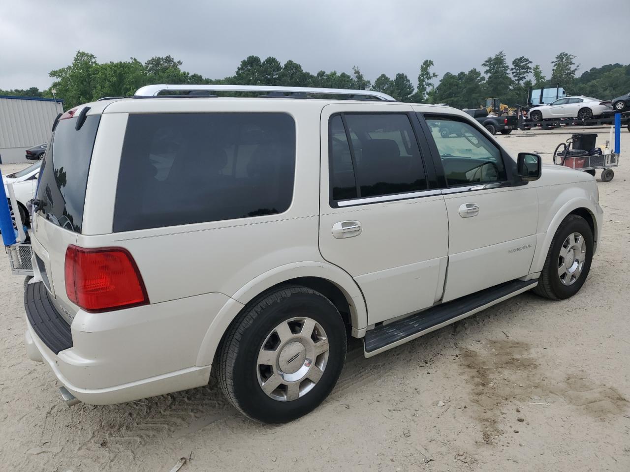 2005 Lincoln Navigator Beige vin: 5LMFU28525LJ21993
