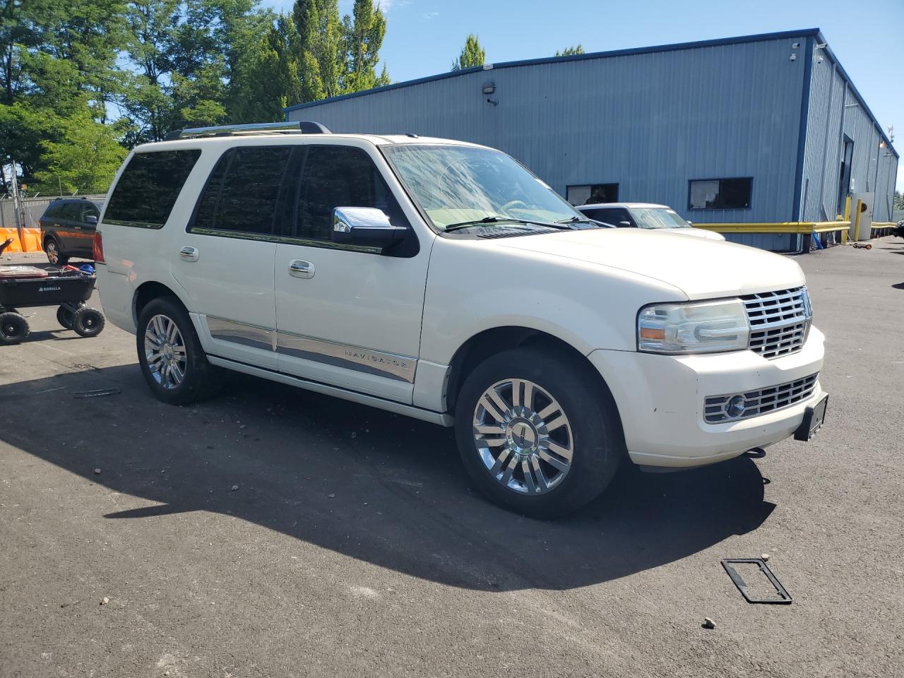 2007 Lincoln Navigator White vin: 5LMFU28527LJ17106 Damage: Front Bumper, Chipped, 7