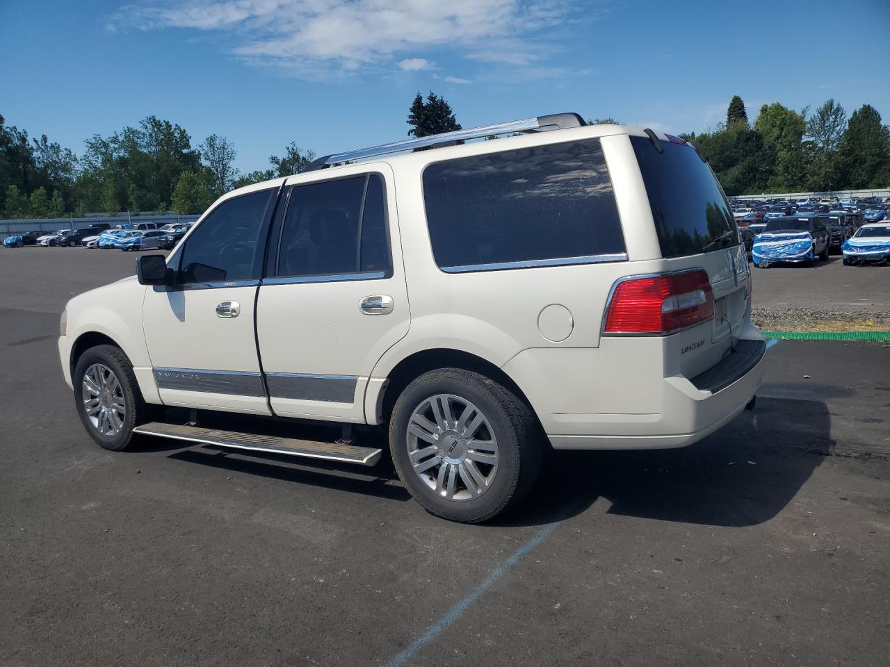 2007 Lincoln Navigator White vin: 5LMFU28527LJ17106 Damage: Left Rear Door, Multiple Scratches Heavy, 3
