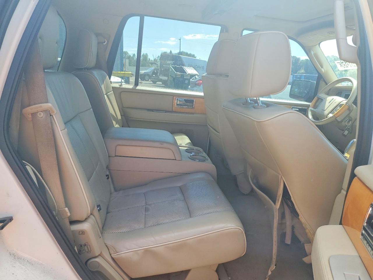 2007 Lincoln Navigator White vin: 5LMFU28527LJ17106