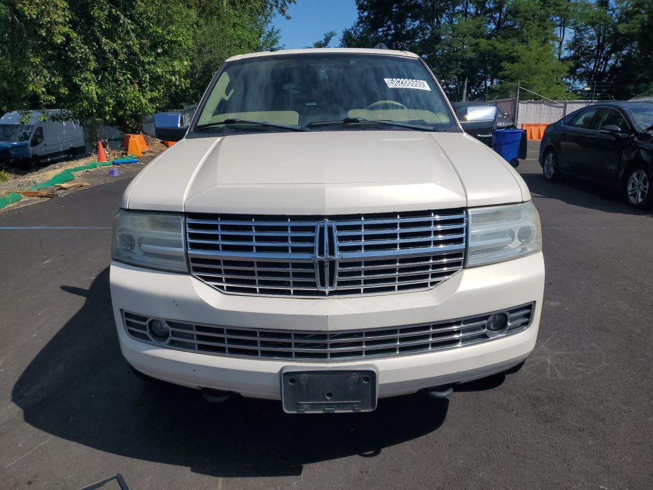 2007 Lincoln Navigator White vin: 5LMFU28527LJ17106 Damage: Left Head Lamp, Faded, Repair Required