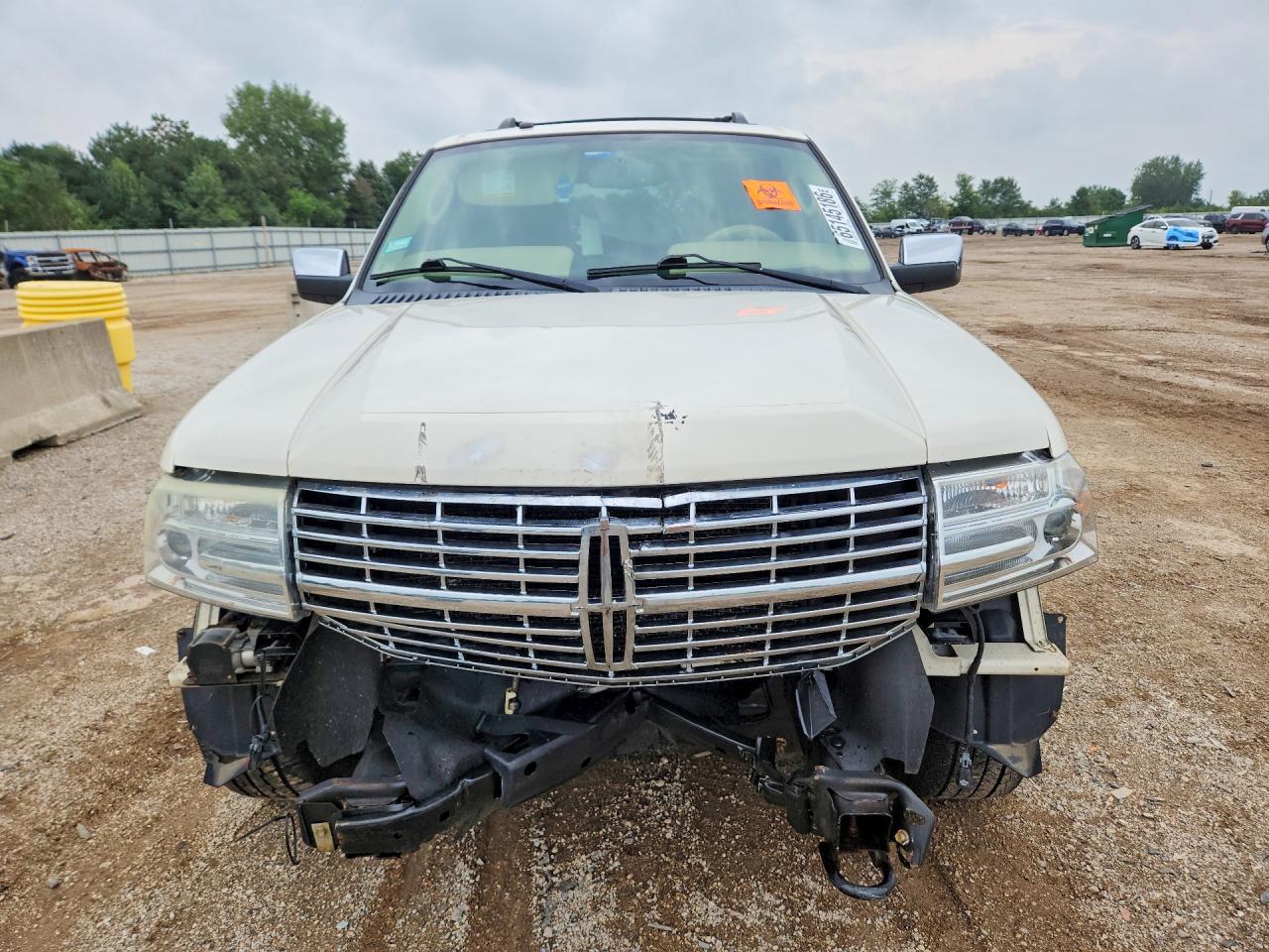2008 Lincoln Navigator Кремовый vin: 5LMFU28528LJ14773
