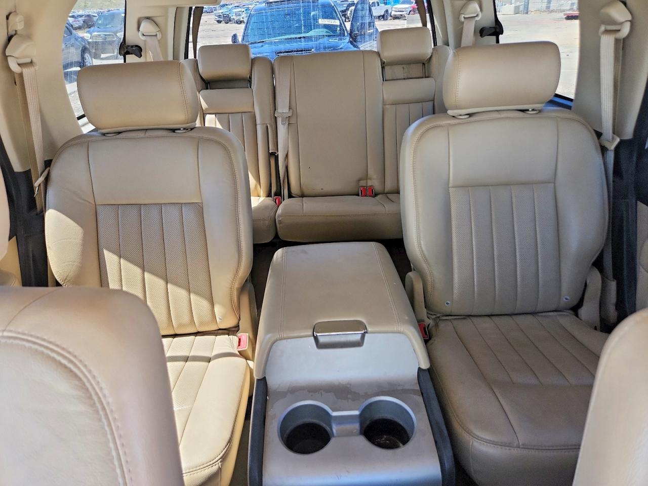 2005 Lincoln Navigator Beige vin: 5LMFU28535LJ08122