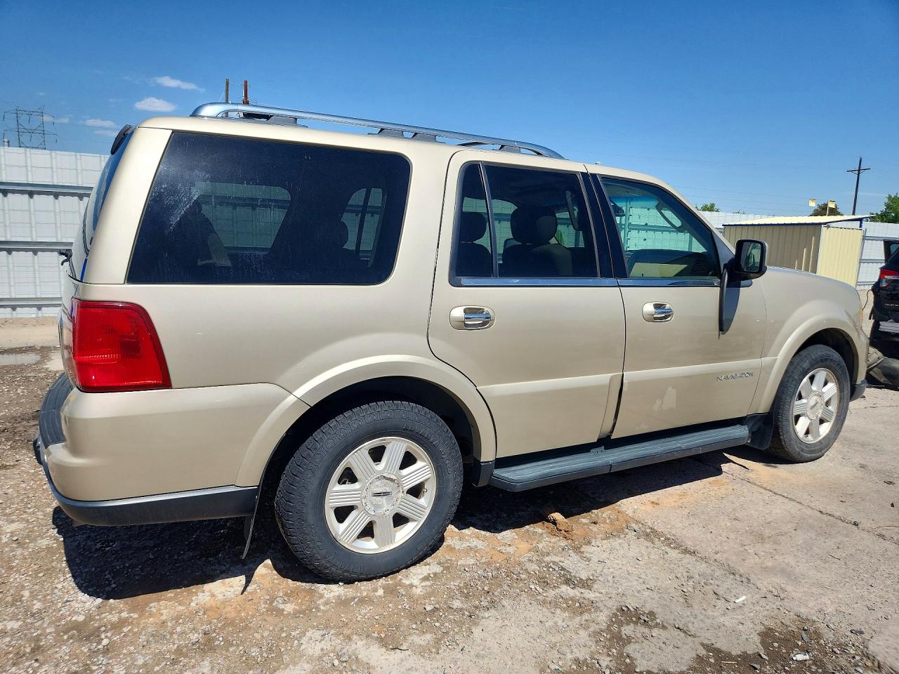 2005 Lincoln Navigator Beige vin: 5LMFU28535LJ08122