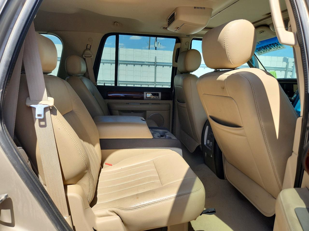 2005 Lincoln Navigator Beige vin: 5LMFU28535LJ08122