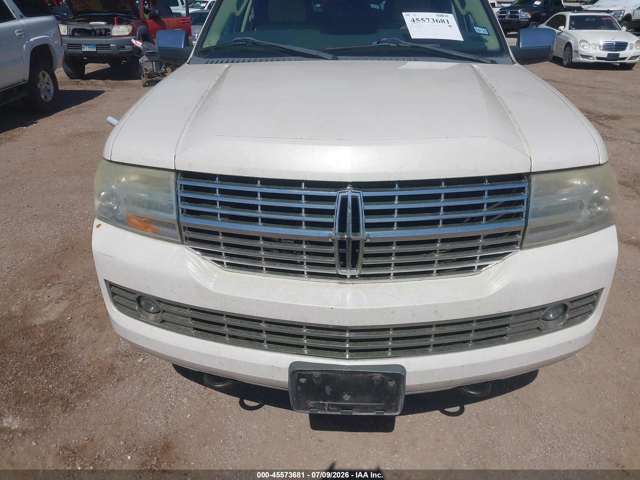 2008 Lincoln Navigator   Кремовый vin: 5LMFU28538LJ11512