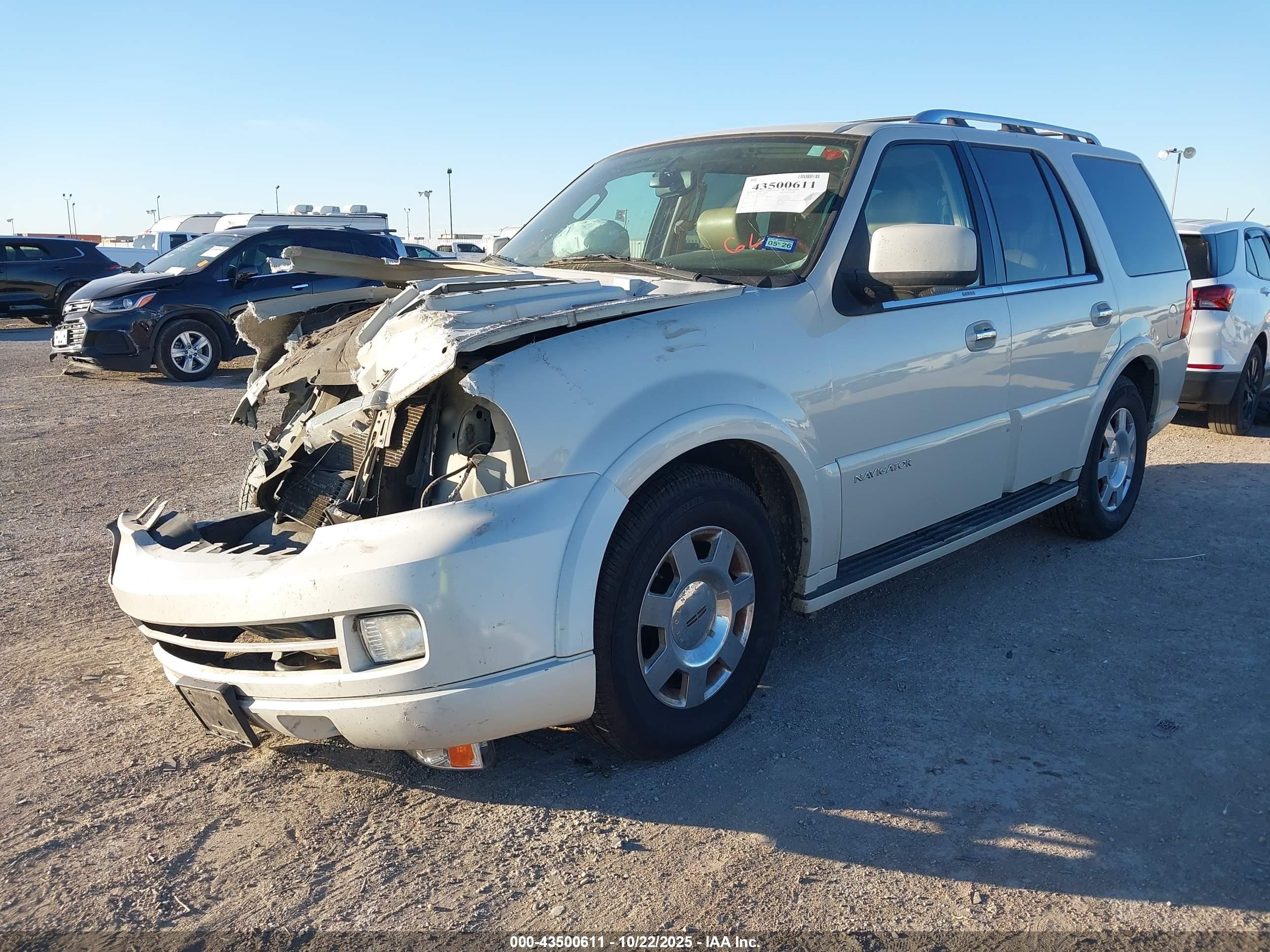 2005 Lincoln Navigator   White vin: 5LMFU28545LJ03611