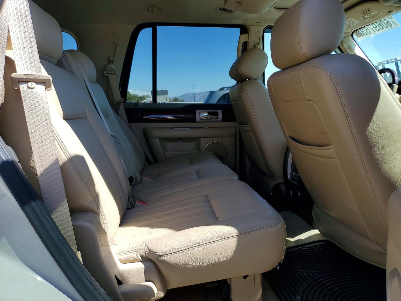 2006 Lincoln Navigator Beige vin: 5LMFU28546LJ08468