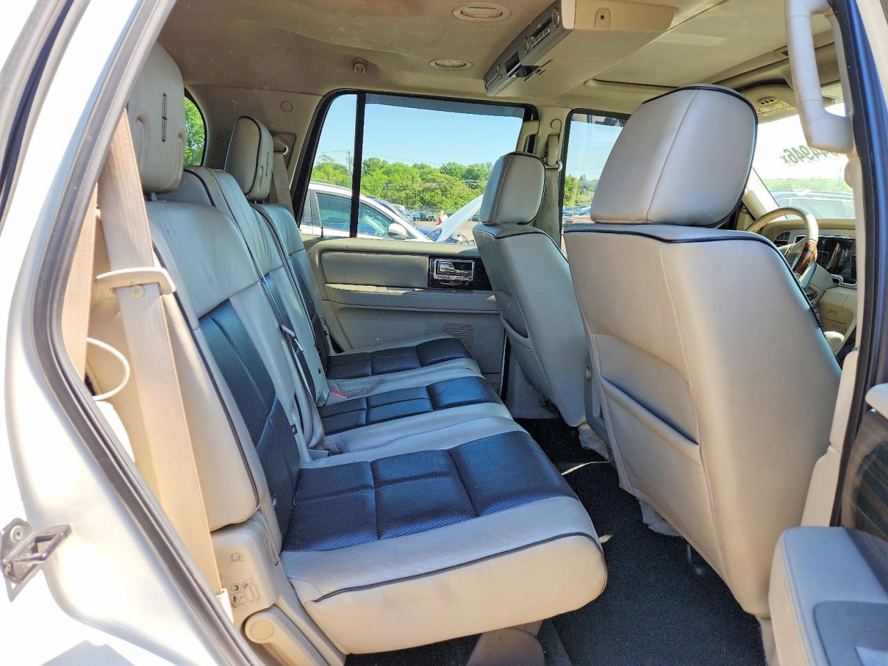 2008 Lincoln Navigator White vin: 5LMFU28548LJ07338
