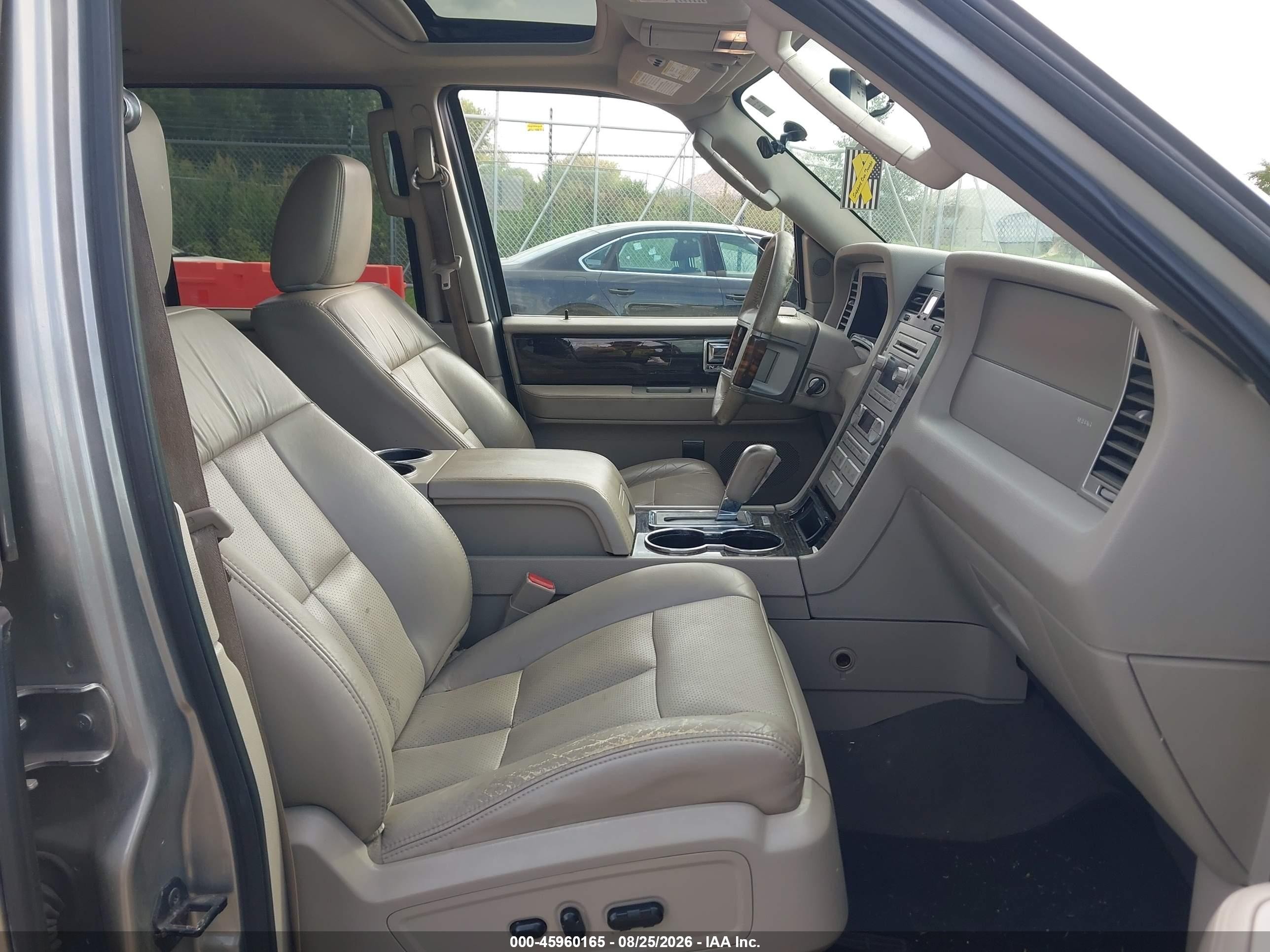 2009 Lincoln Navigator   Tan vin: 5LMFU28549LJ01167