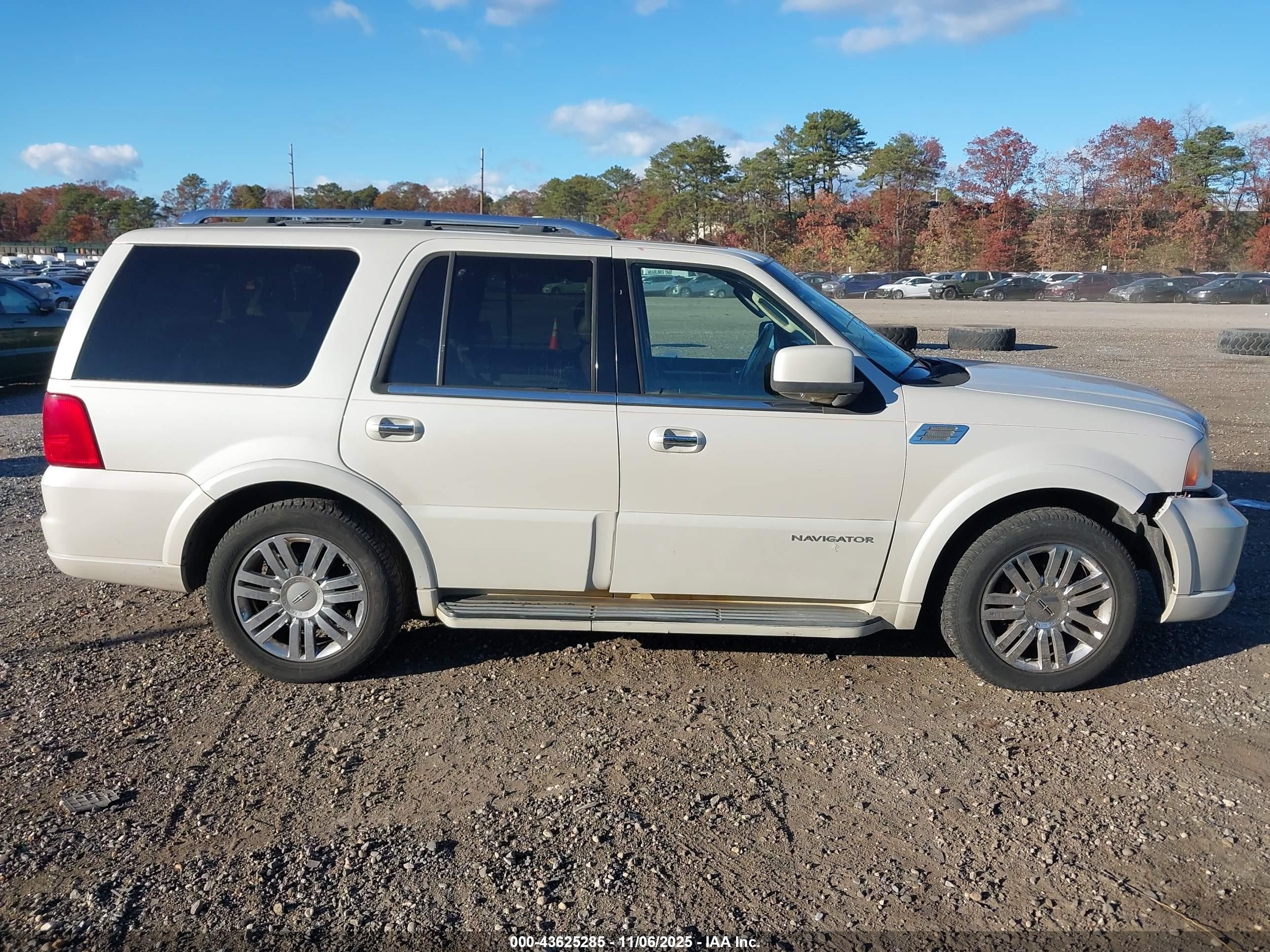 2005 Lincoln Navigator   Белый vin: 5LMFU28555LJ18490