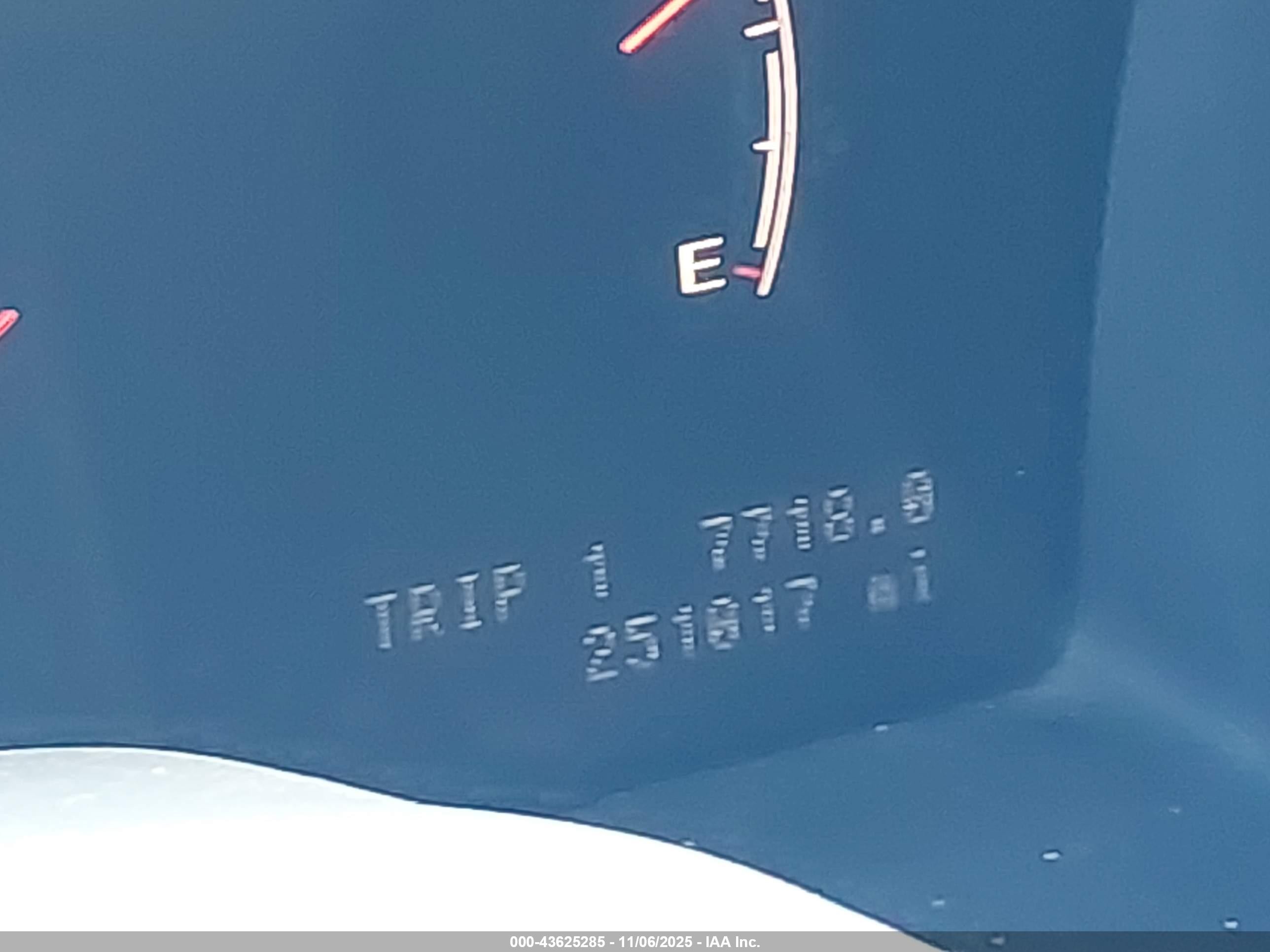 2005 Lincoln Navigator   Белый vin: 5LMFU28555LJ18490