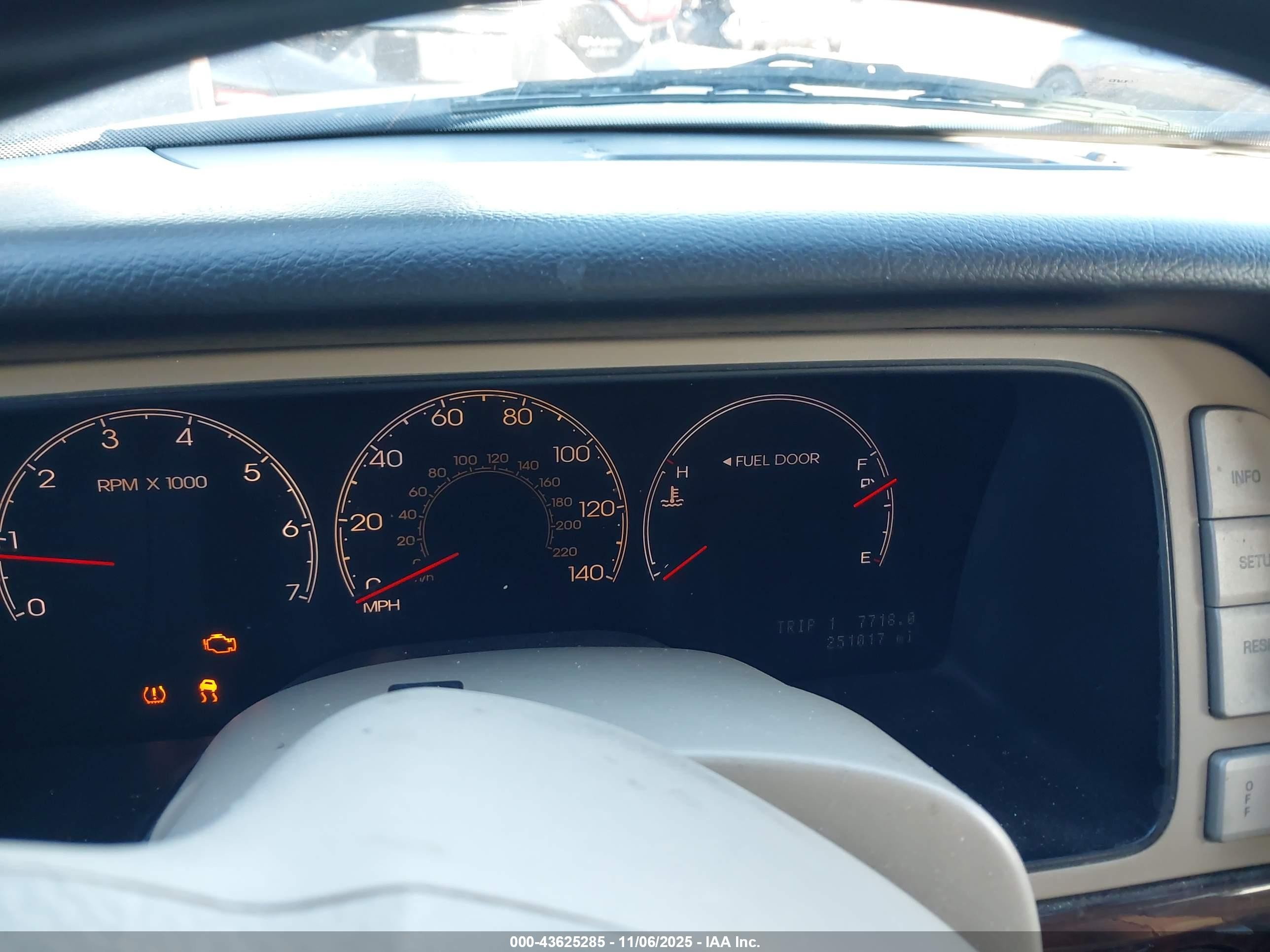 2005 Lincoln Navigator   Белый vin: 5LMFU28555LJ18490