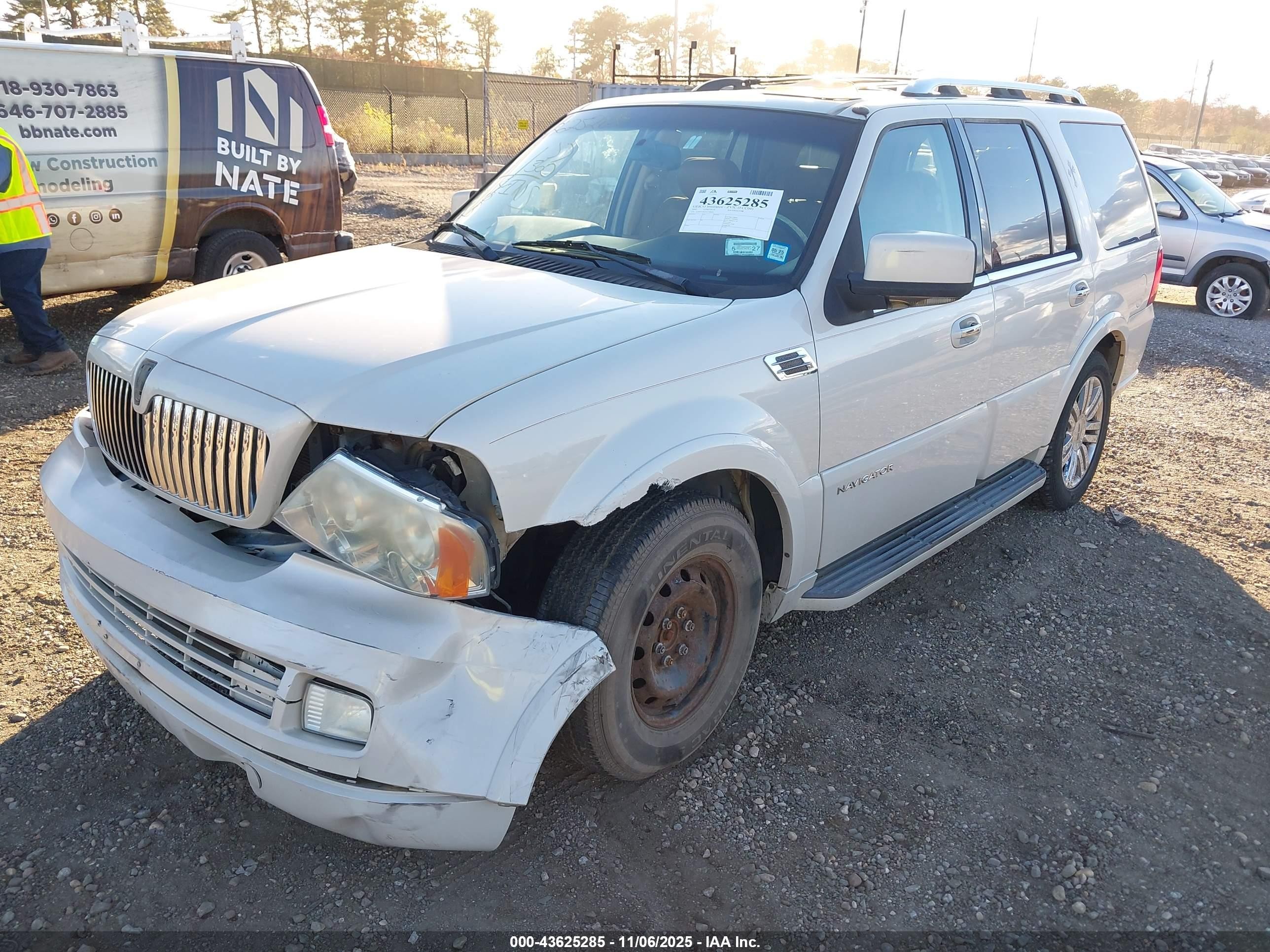 2005 Lincoln Navigator   Белый vin: 5LMFU28555LJ18490