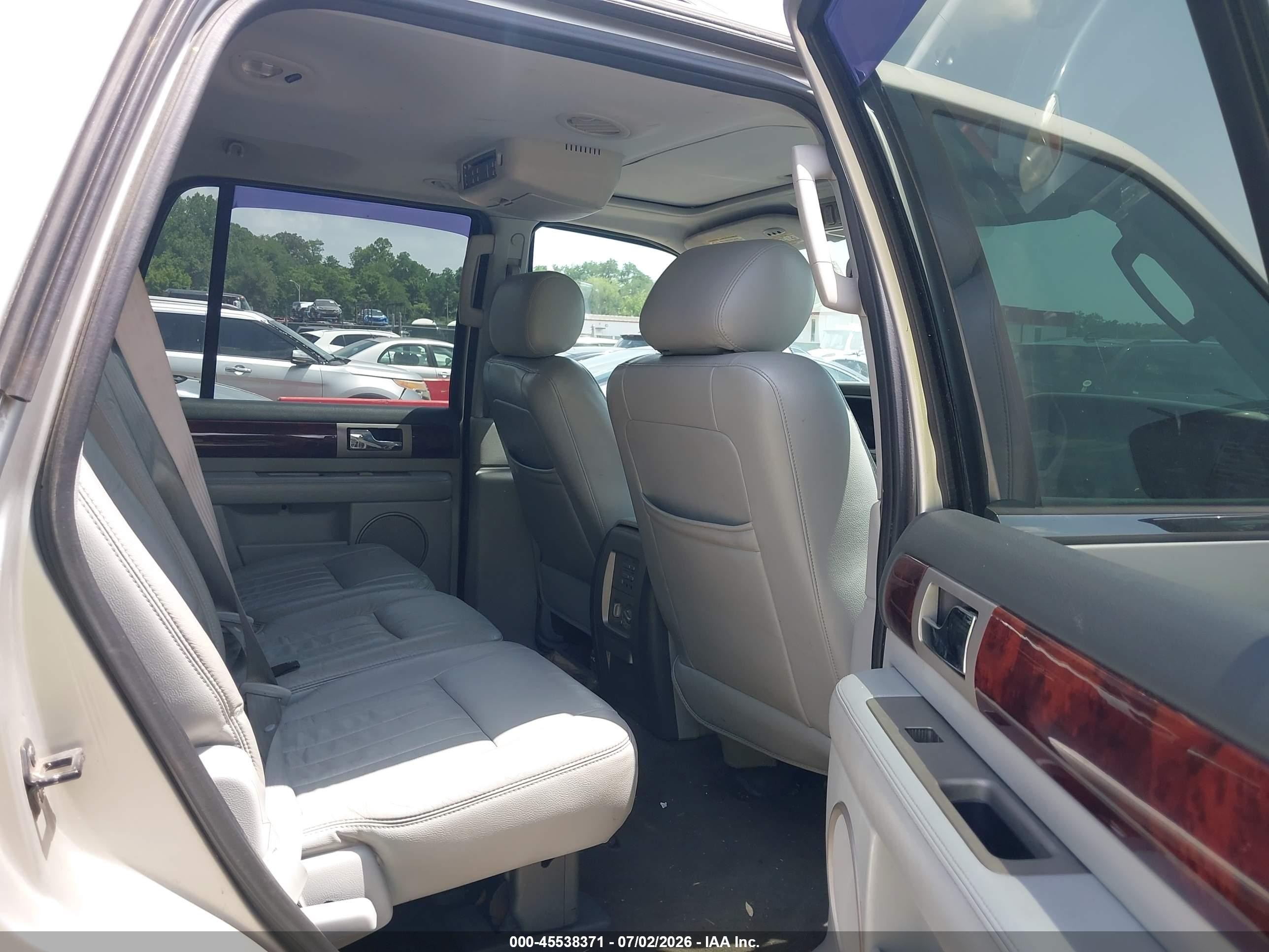 2006 Lincoln Navigator Luxury/ultimate Серебряный vin: 5LMFU28556LJ26655