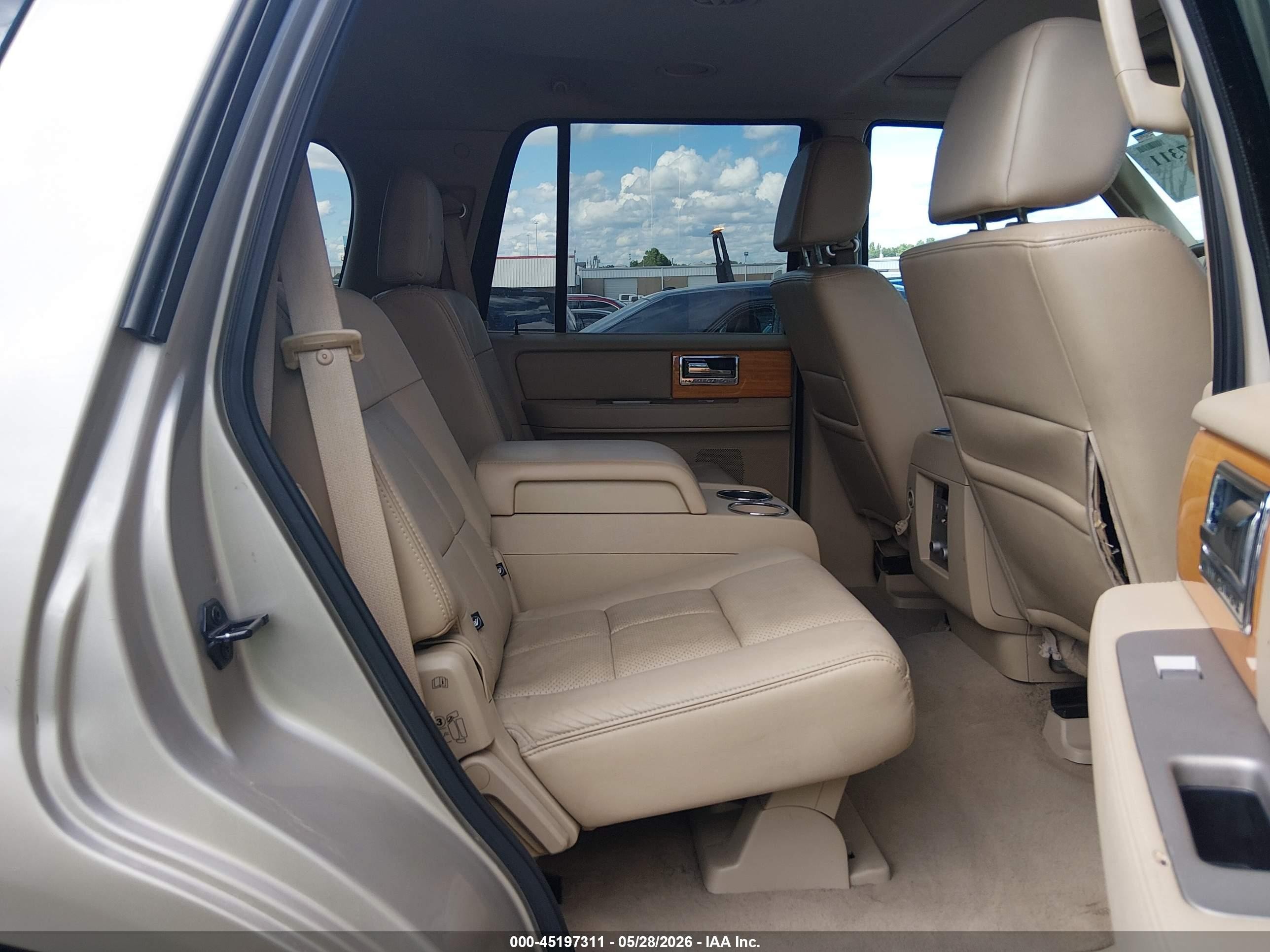 2007 Lincoln Navigator Ultimate Gold vin: 5LMFU28557LJ10215