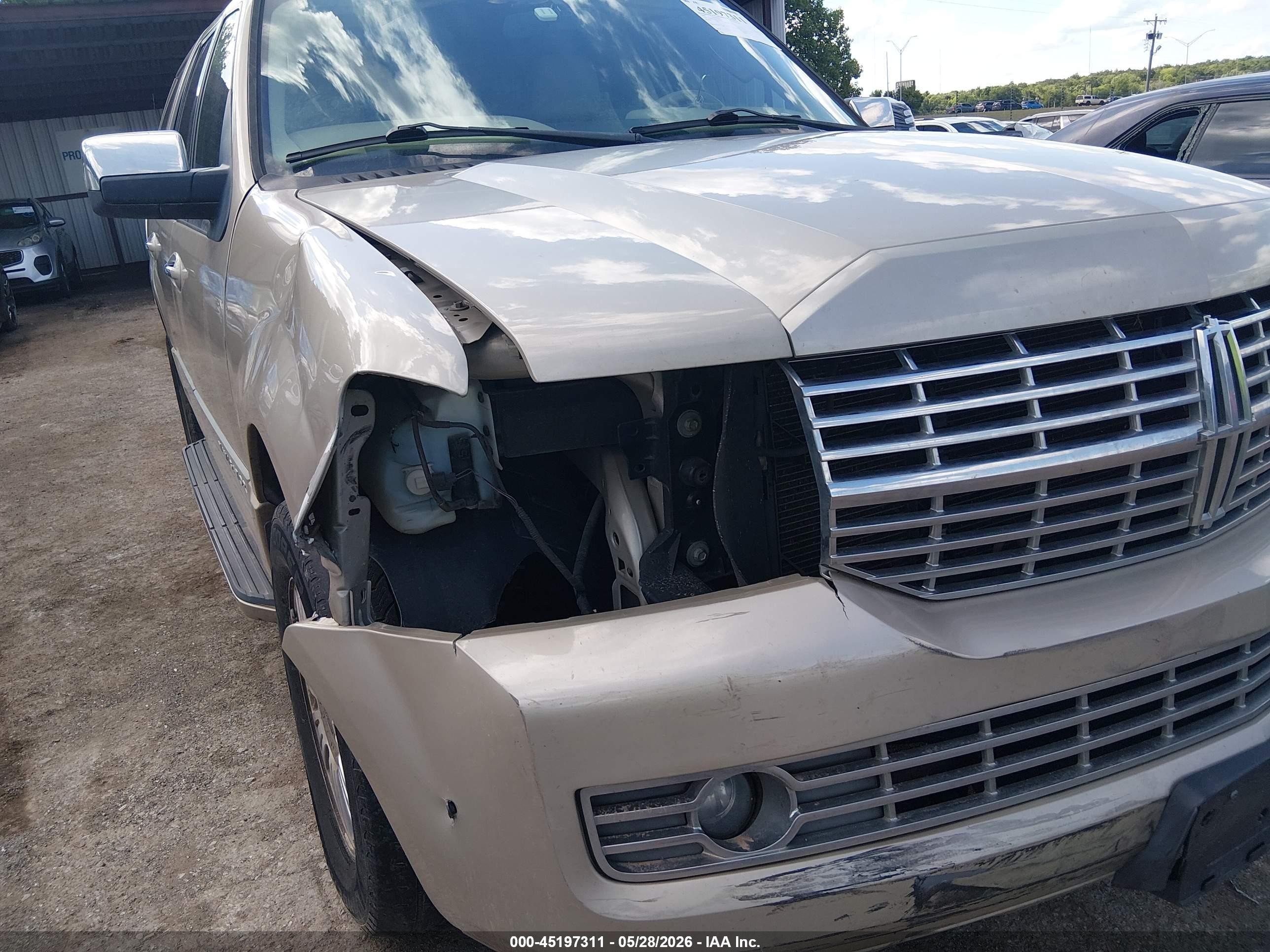 2007 Lincoln Navigator Ultimate Gold vin: 5LMFU28557LJ10215