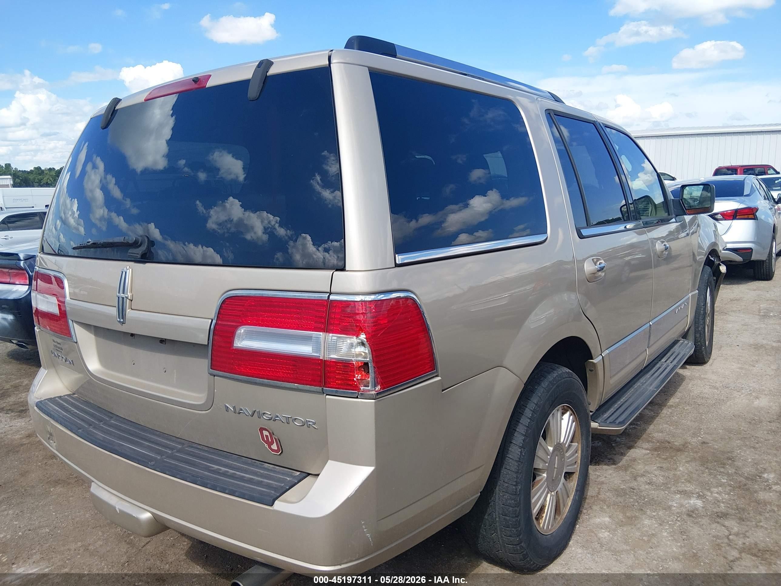 2007 Lincoln Navigator Ultimate Gold vin: 5LMFU28557LJ10215