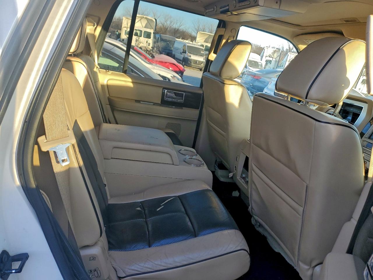 2009 Lincoln Navigator White vin: 5LMFU28559EJ00212