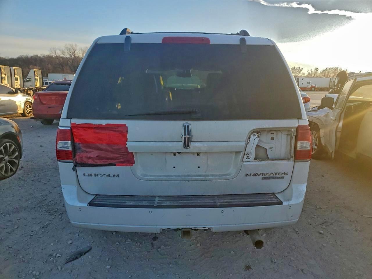 2009 Lincoln Navigator White vin: 5LMFU28559EJ00212