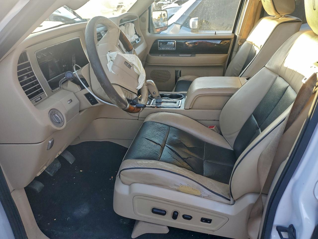 2009 Lincoln Navigator White vin: 5LMFU28559EJ00212
