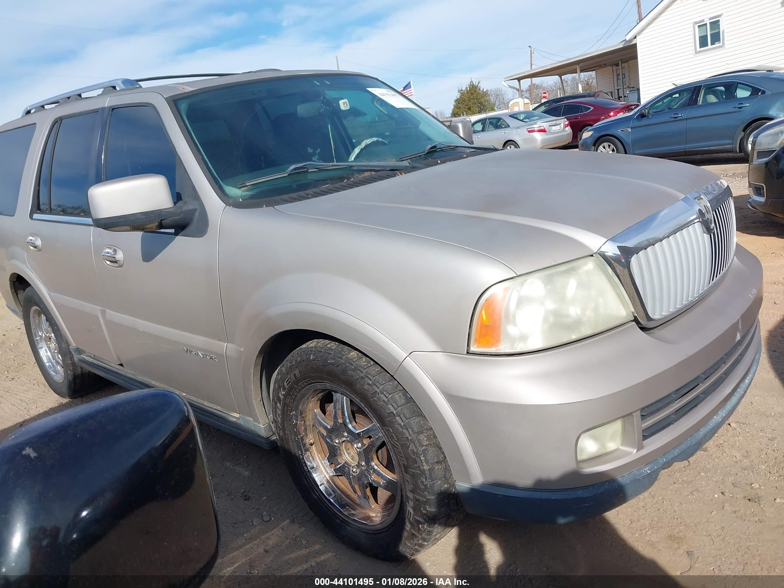 2005 Lincoln Navigator   Silver vin: 5LMFU28565LJ02606