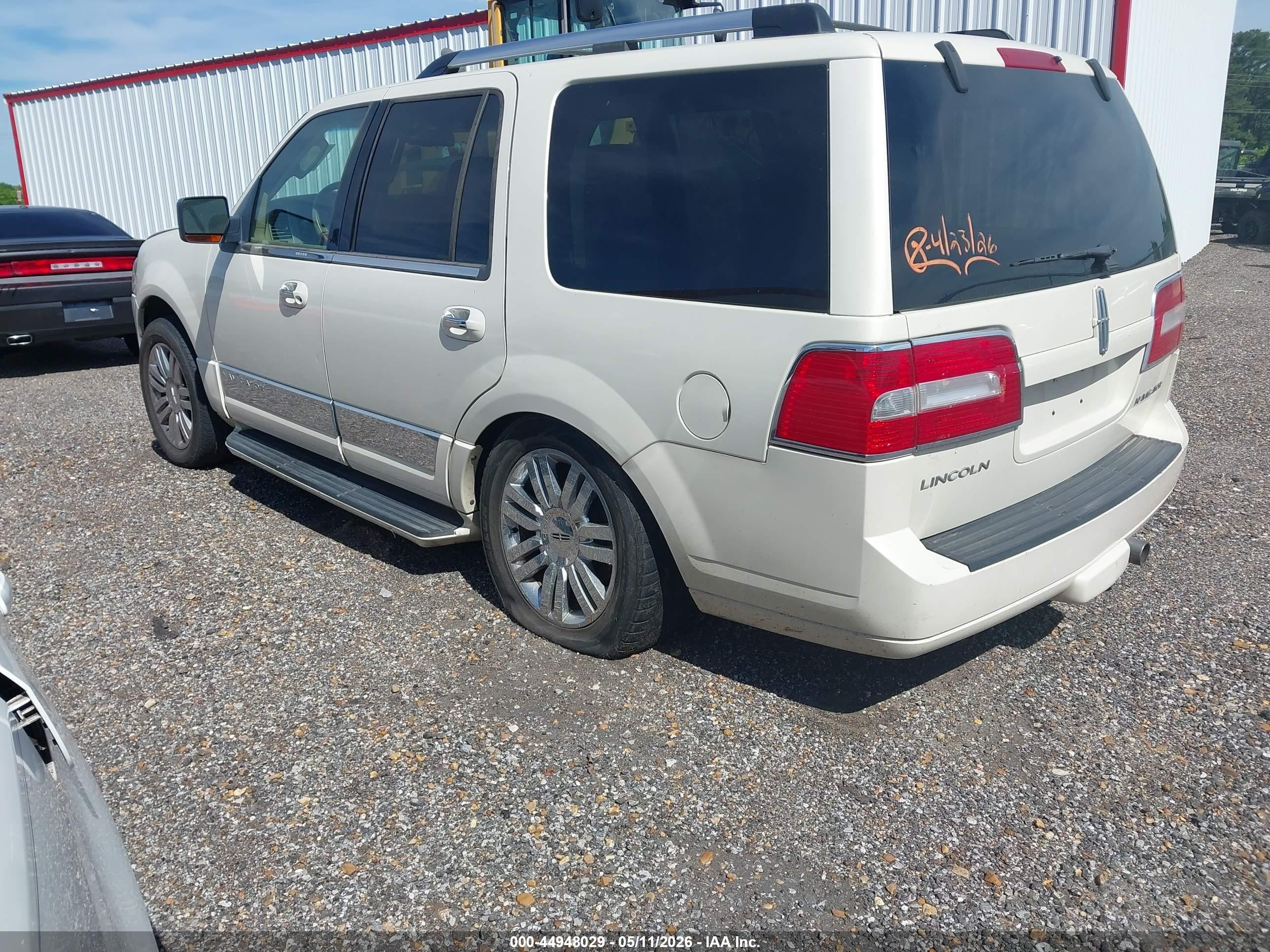 2008 Lincoln Navigator   Cream vin: 5LMFU28568LJ04067
