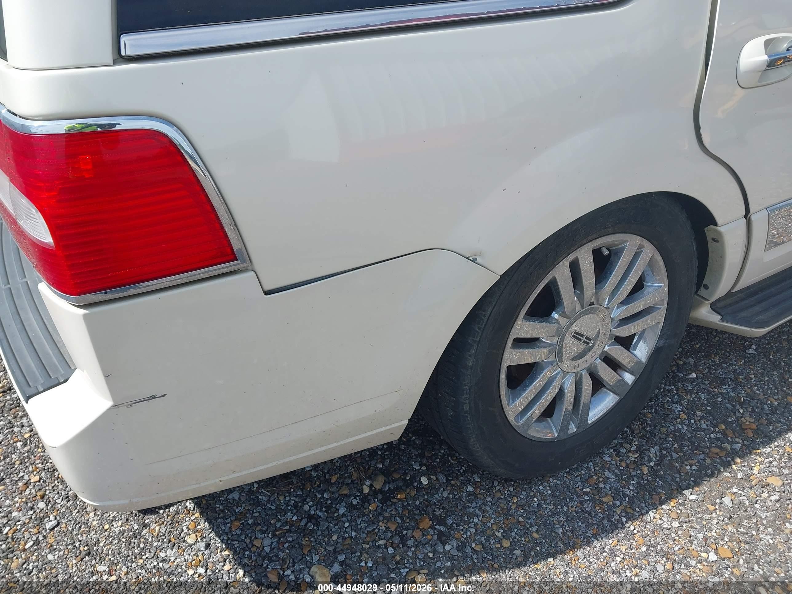 2008 Lincoln Navigator   Cream vin: 5LMFU28568LJ04067
