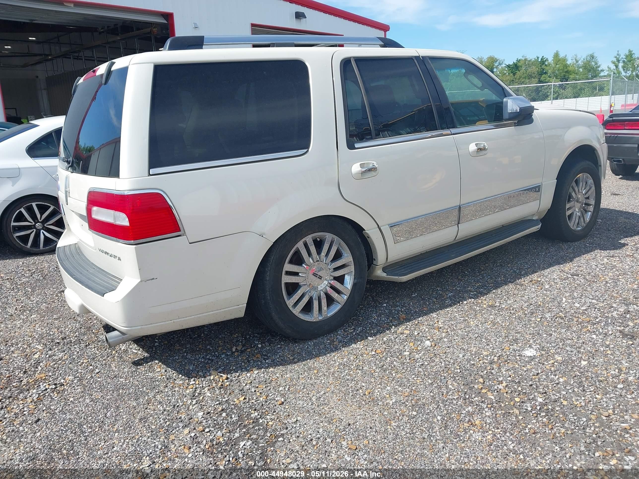 2008 Lincoln Navigator   Cream vin: 5LMFU28568LJ04067