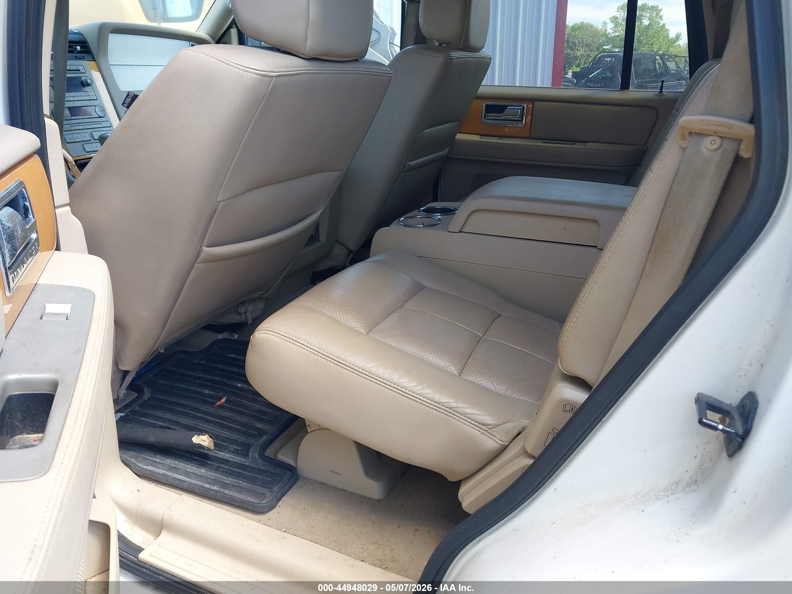 2008 Lincoln Navigator   Cream vin: 5LMFU28568LJ04067